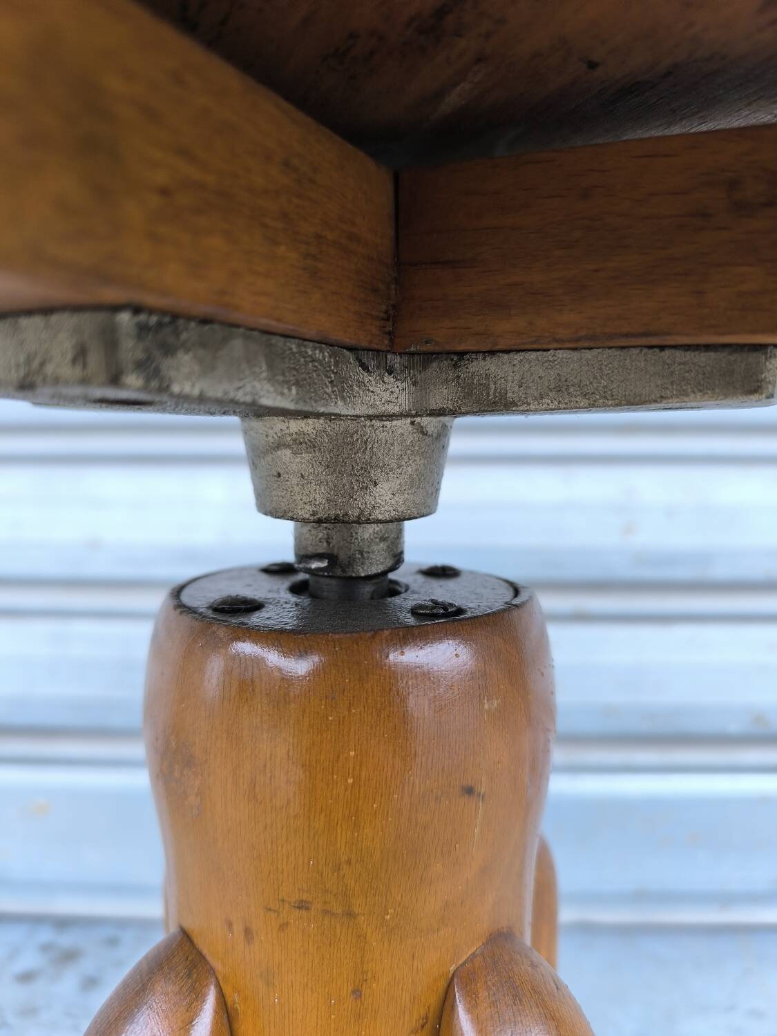 Tabouret en bois courbé réglable