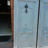 Paire de porte ancienne peinte en bois sculpté