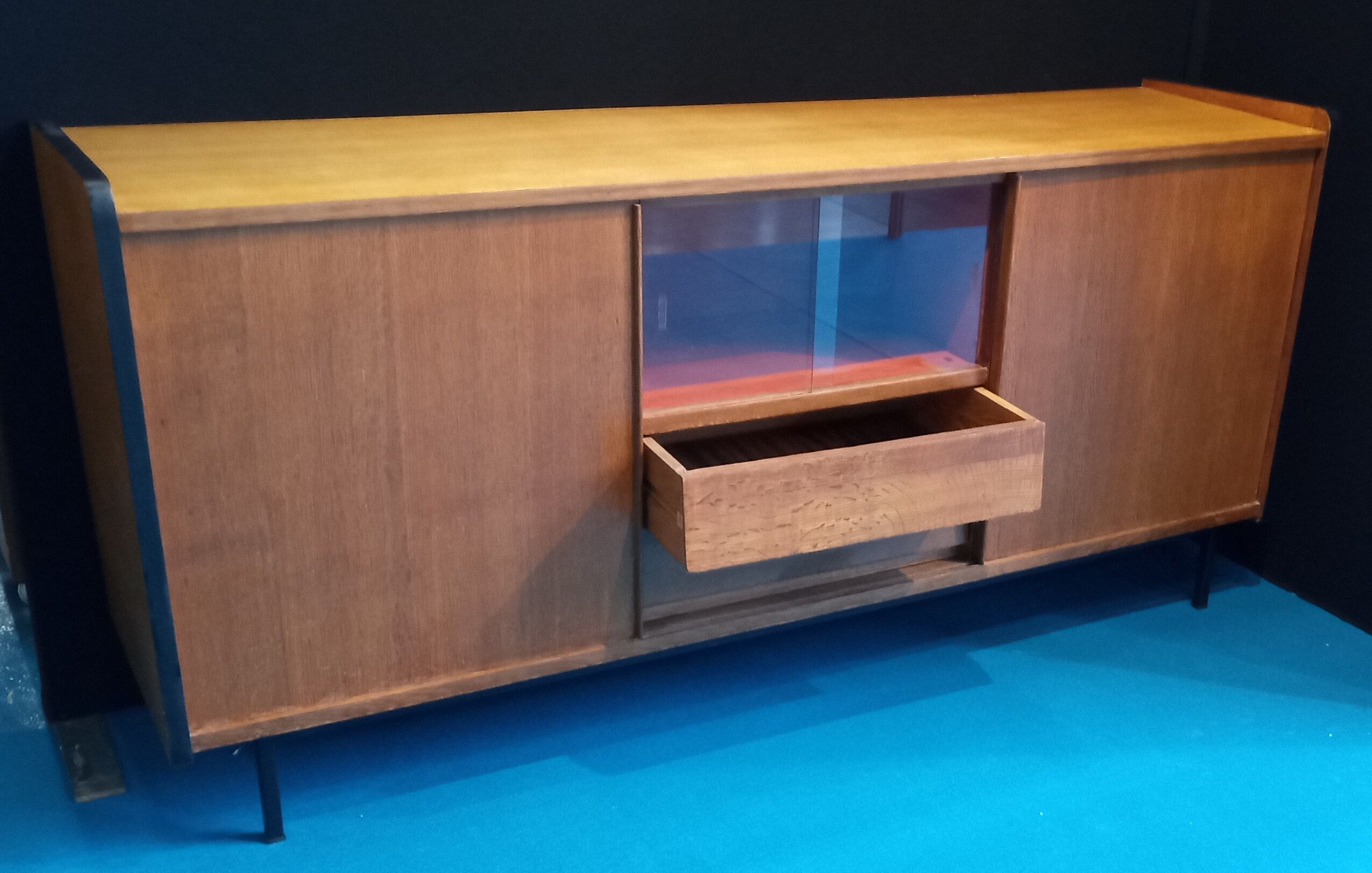 Oak-plated 1950s enfilade