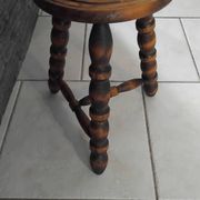 Ancien petit tabouret tripode bois massif vintage ferme