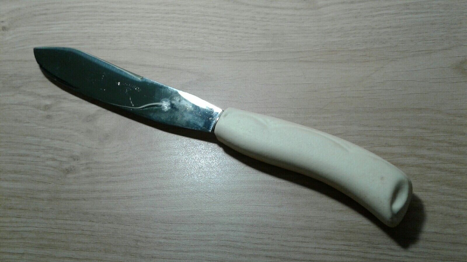 Cake dish and its ceramic art poêt knife, Laval