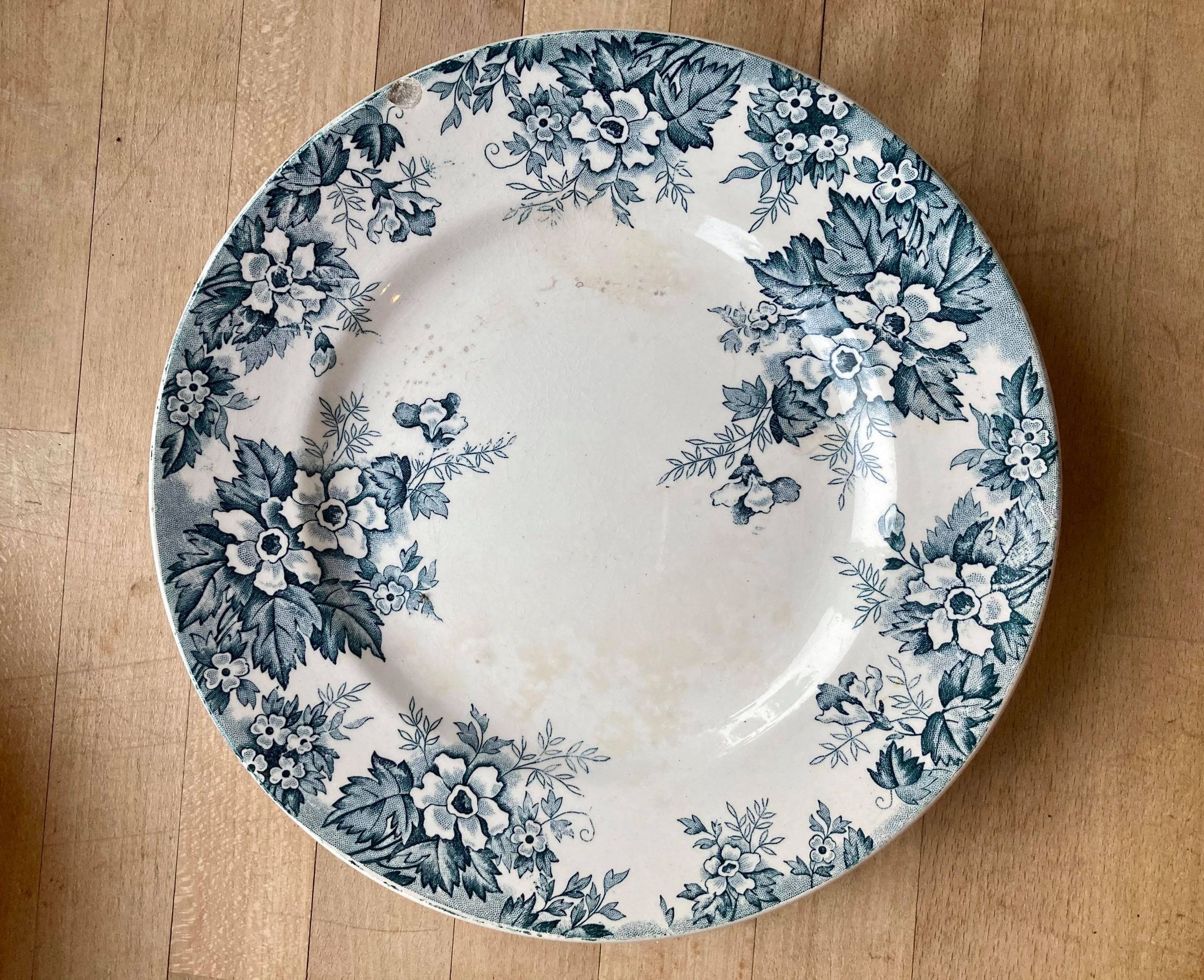 St. Amand Iron Earth pedestal dish - Marie-Louise model hamage