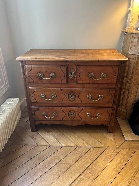 Rustic commode from the eighteenth century.