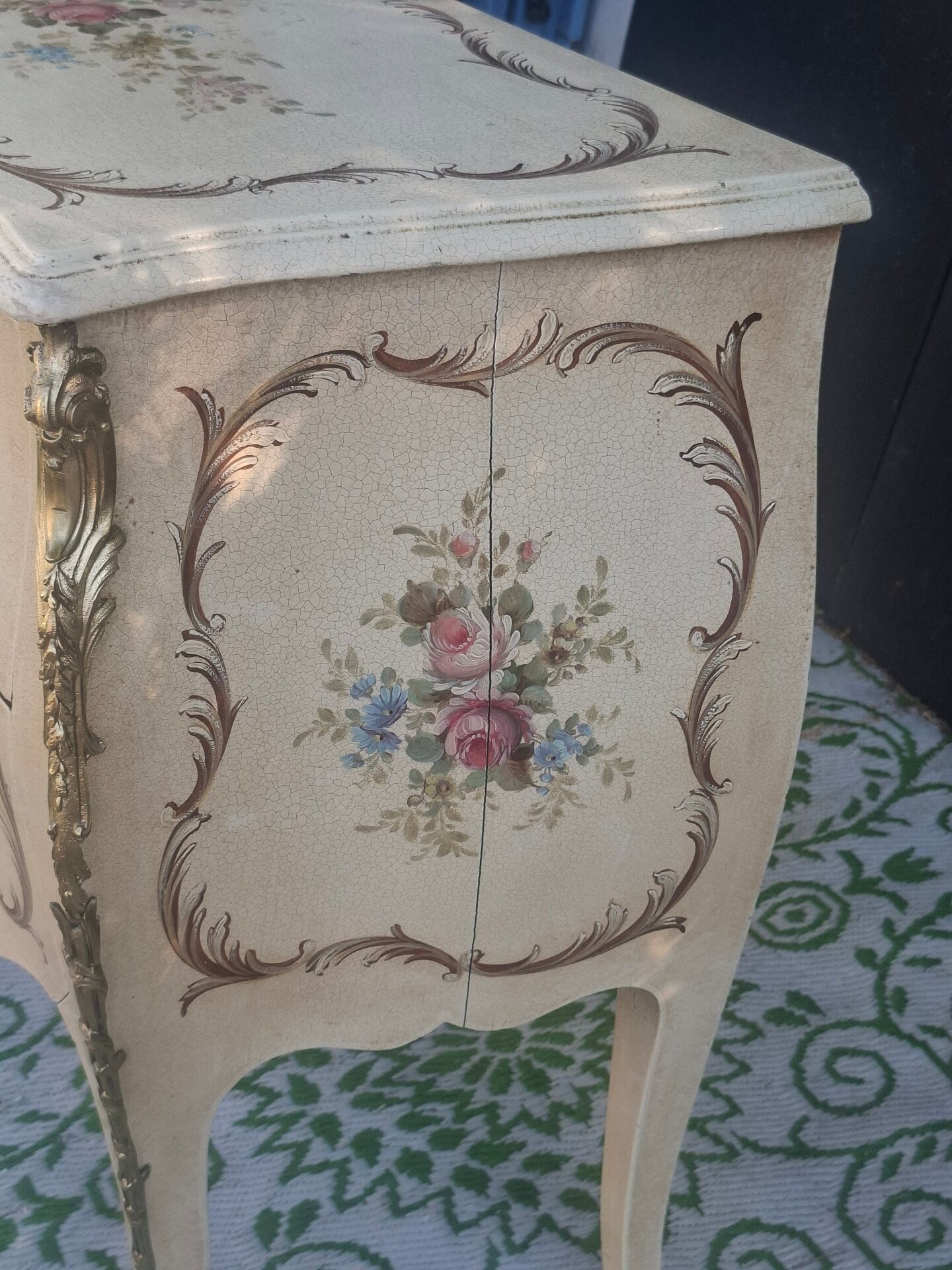 Venetian commode