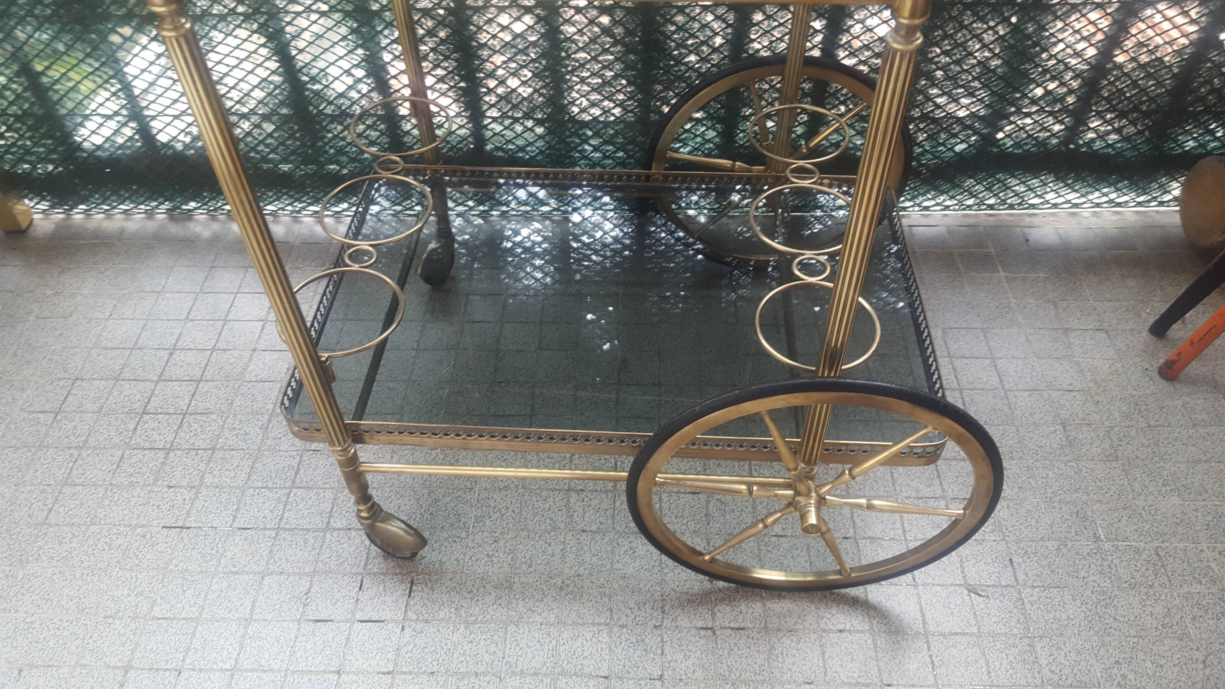 Rolling trolley with wheels