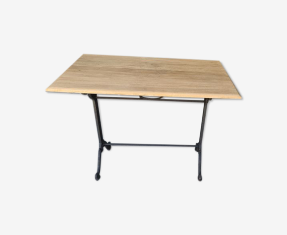 Table bistrot pied en fonte travaillé plateau chêne