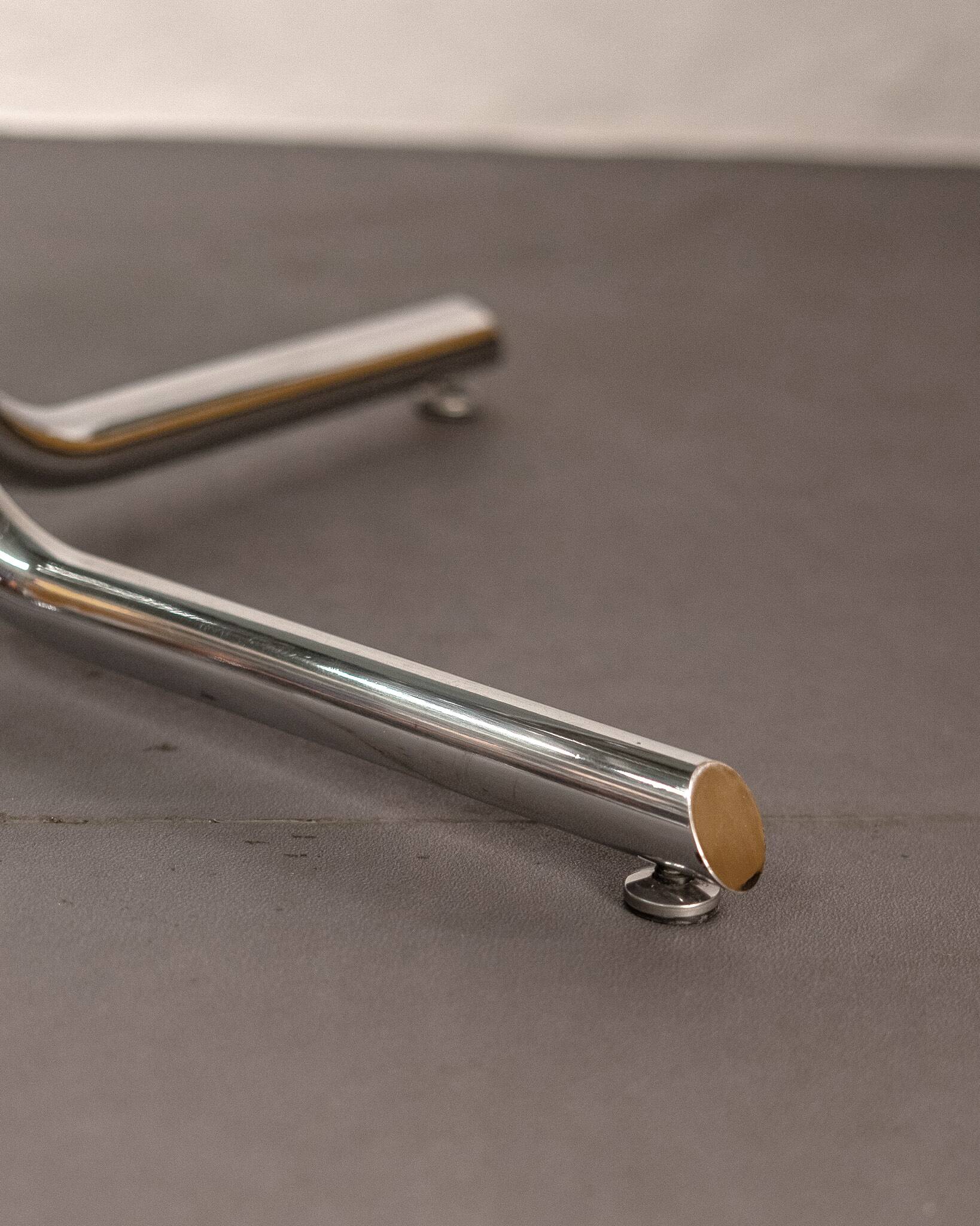 Round dining table in smoked glass and chrome-plated steel, Italy, 1970