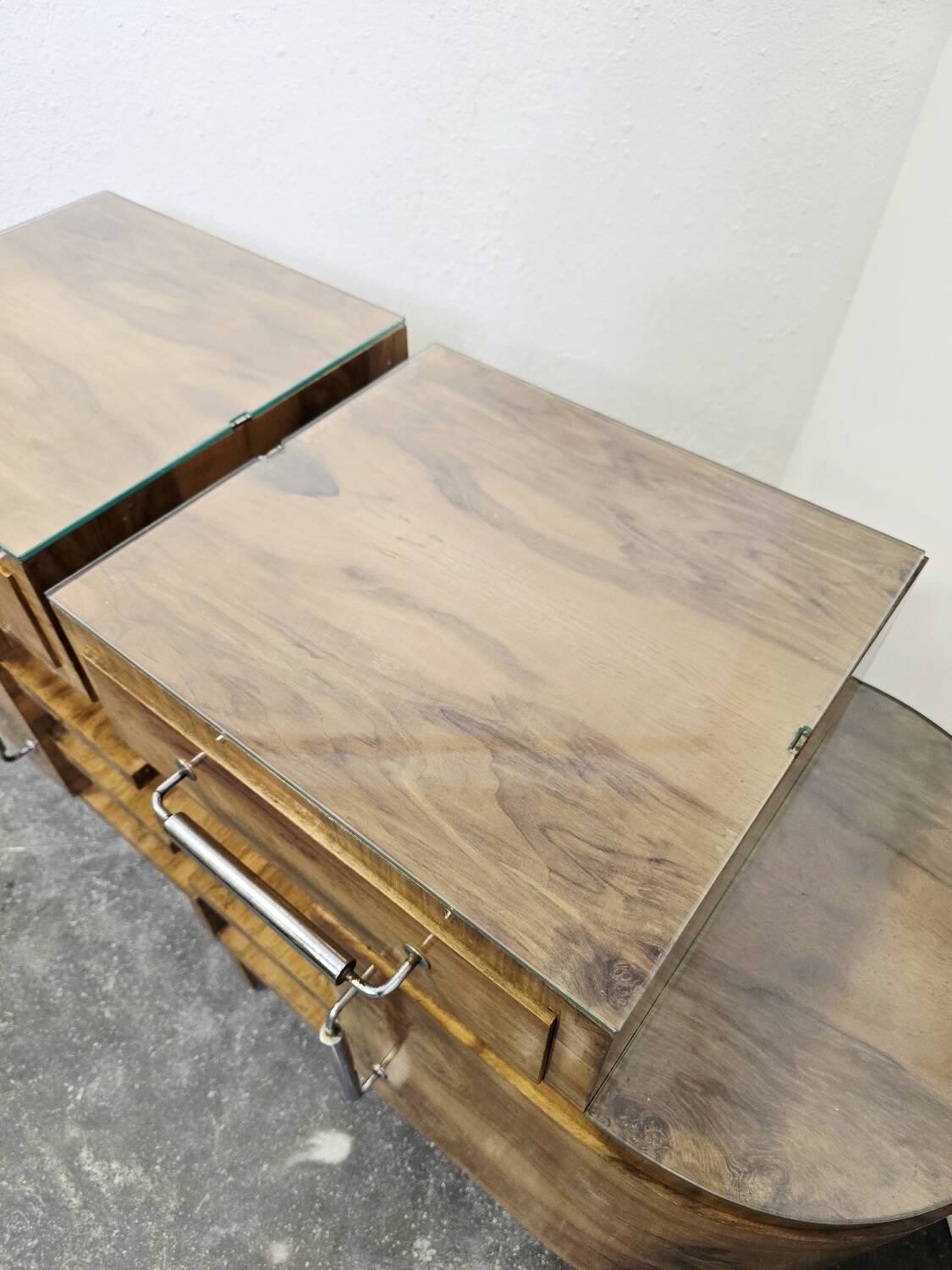 Tables de chevet Art déco des années 30