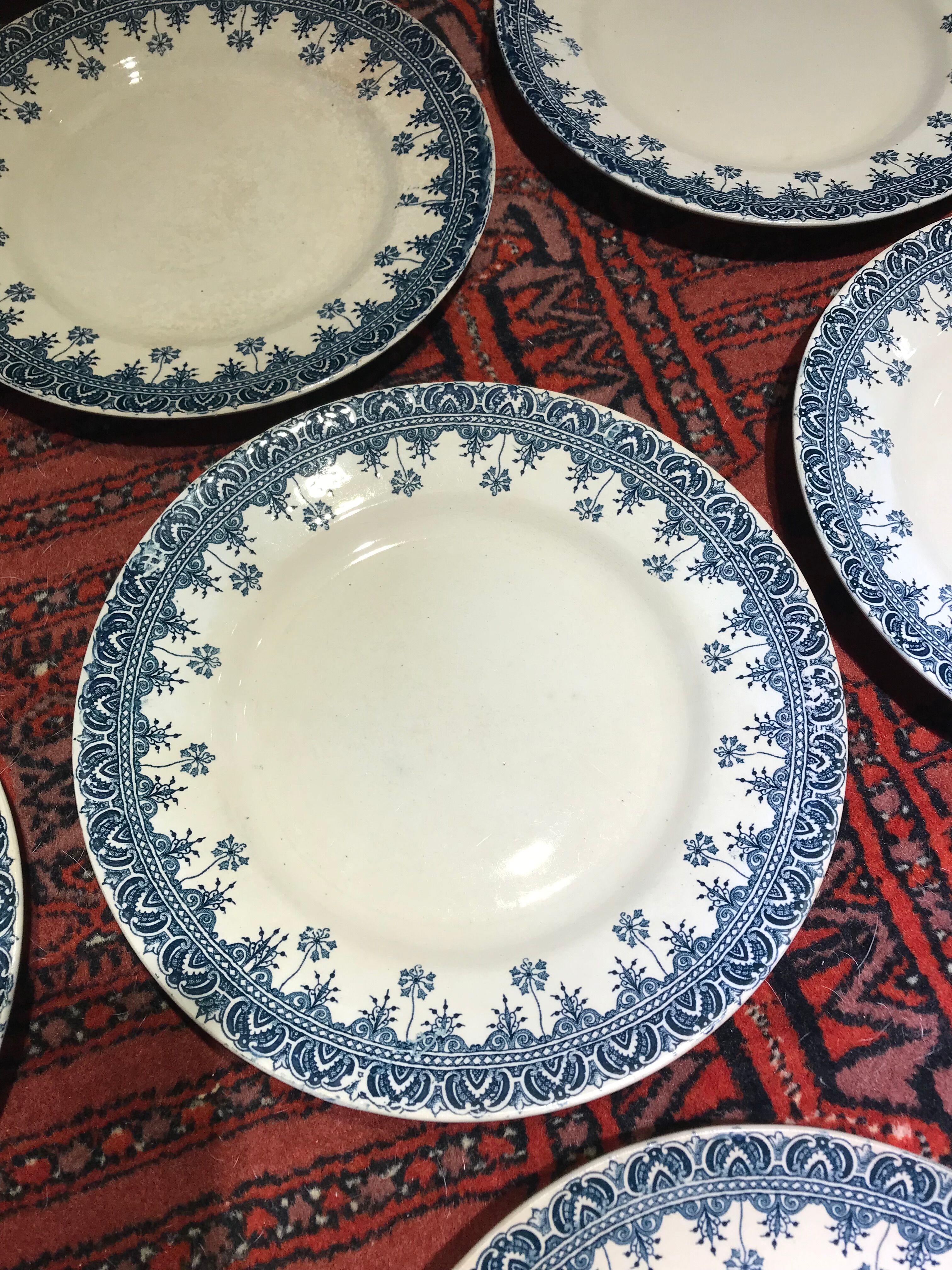 Flat plates (x12) iron earth. St Amand & Hamage.