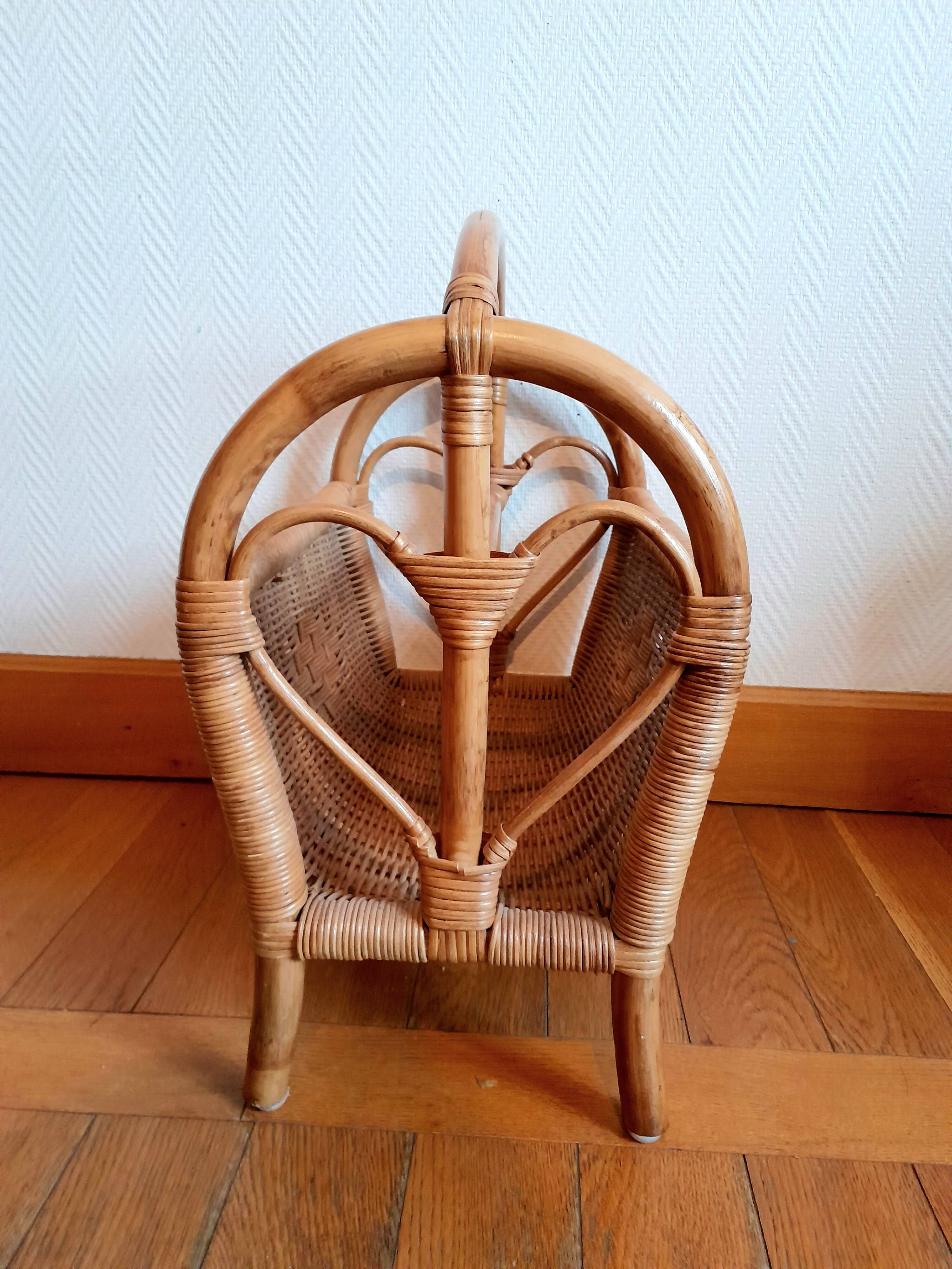 Vintage rattan magazine rack 1970