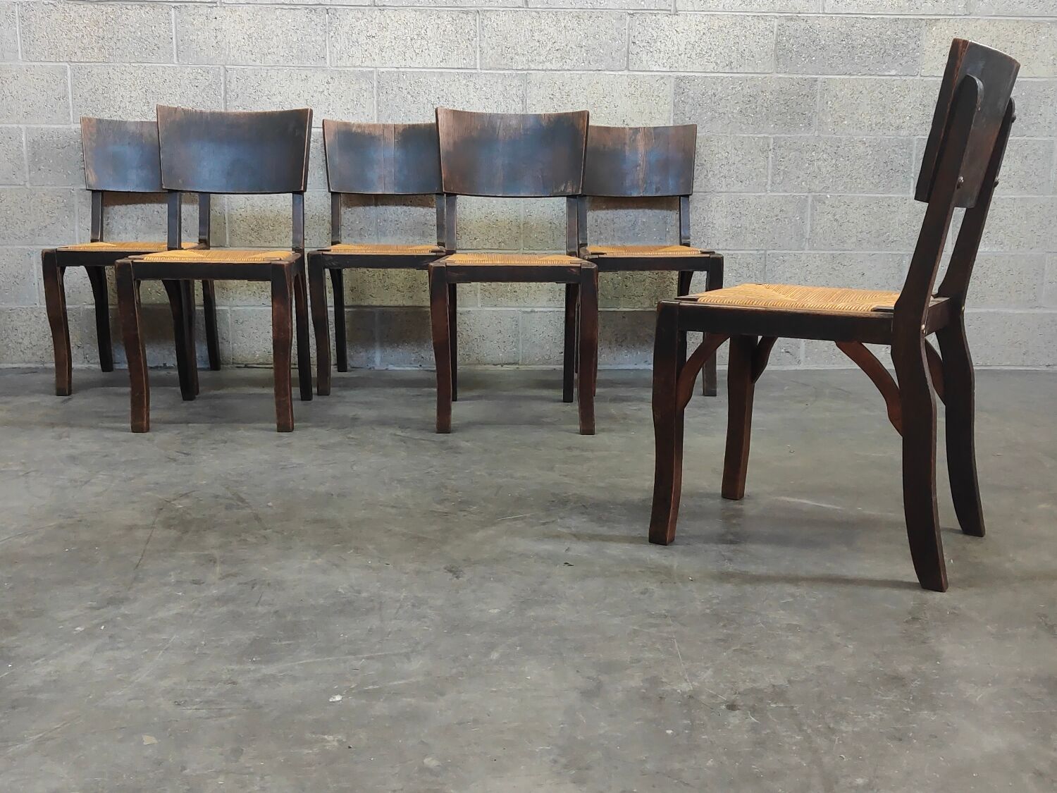 Suite of 6 chairs brutalist style straw and solid oak