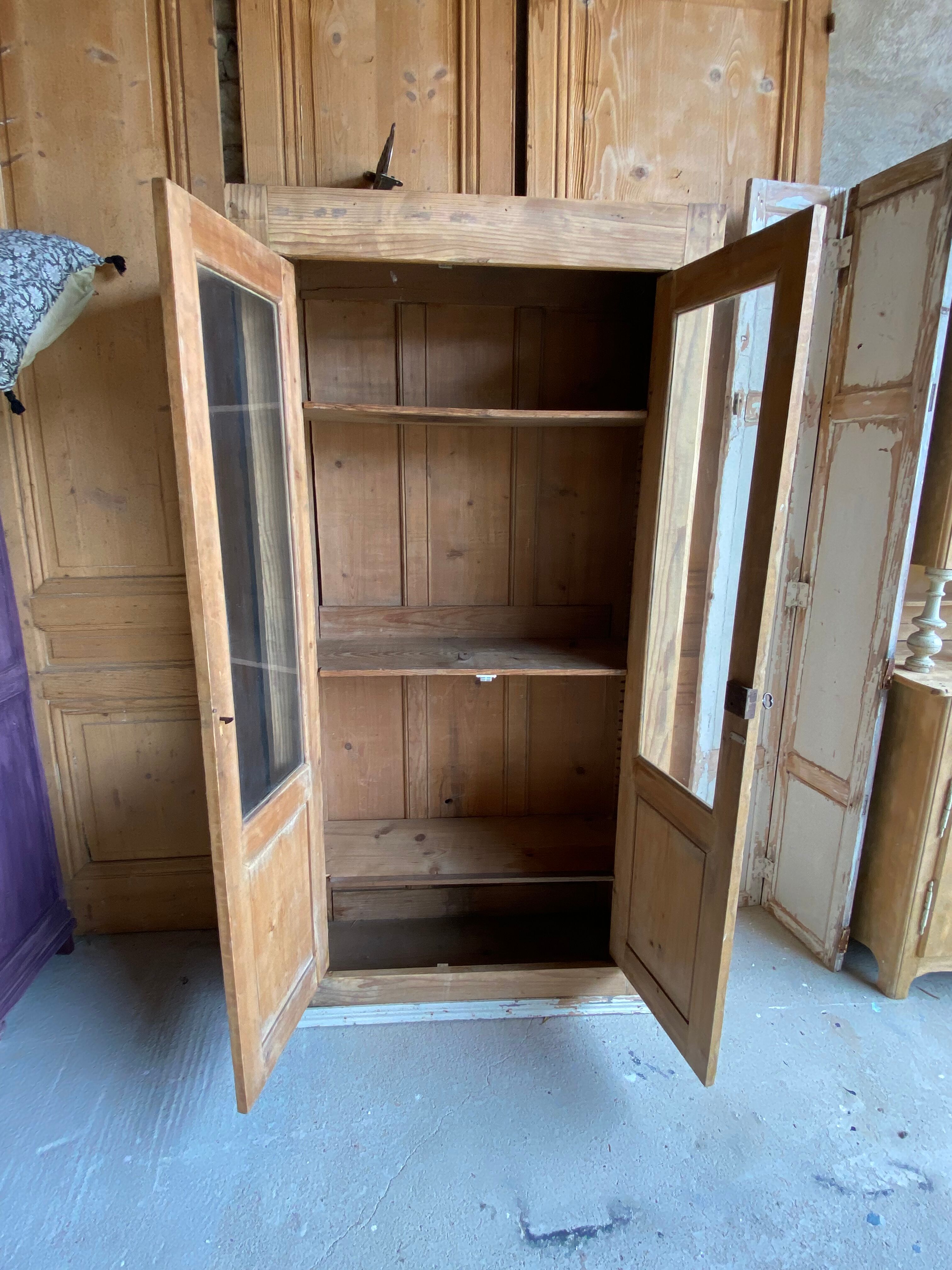 Parisian showcase cabinet