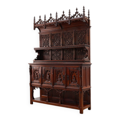 Rare grande armoire néogothique en chêne sculpté à la main du début du XIXe siècle