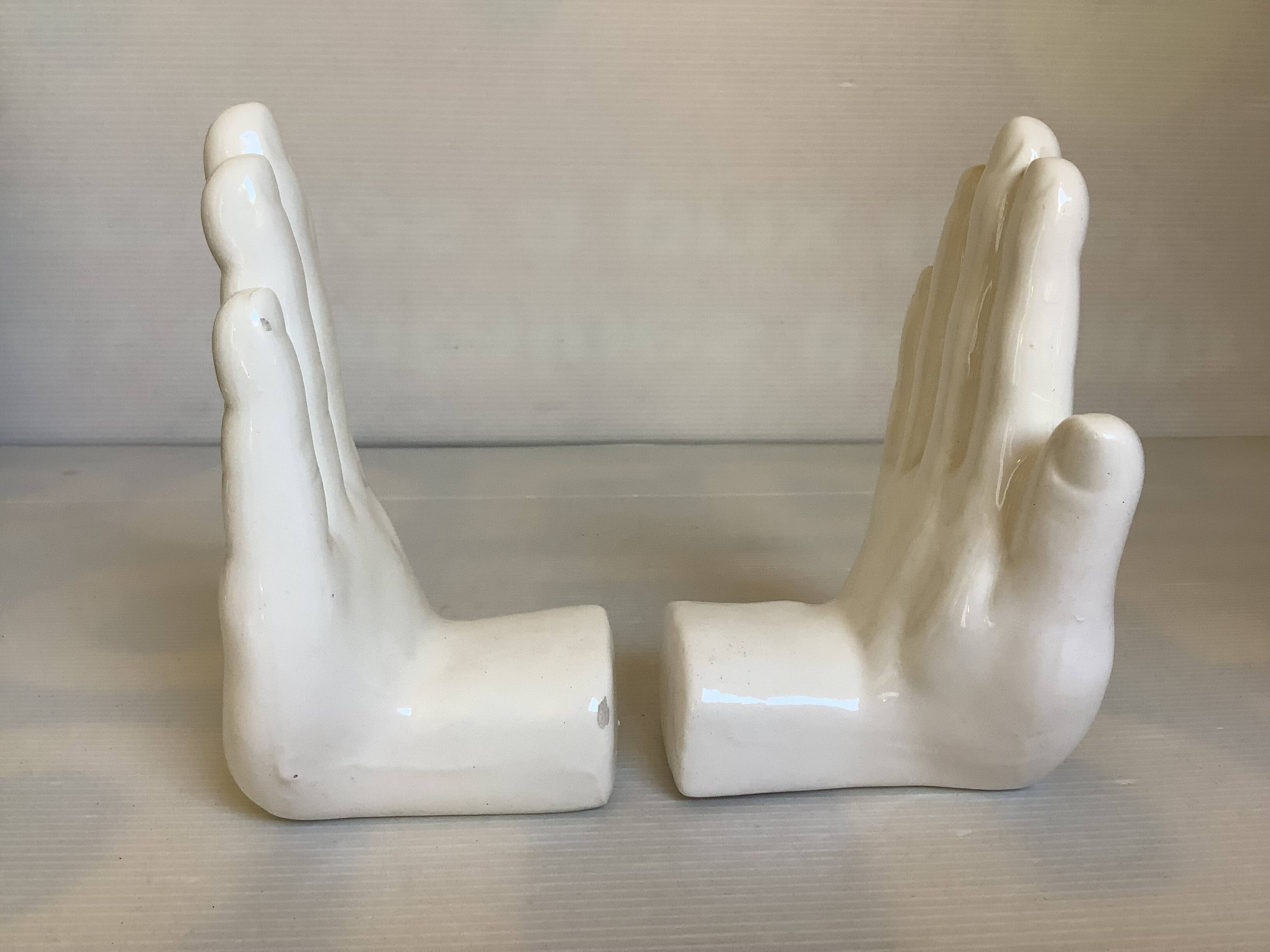 Paire de serre livres mains