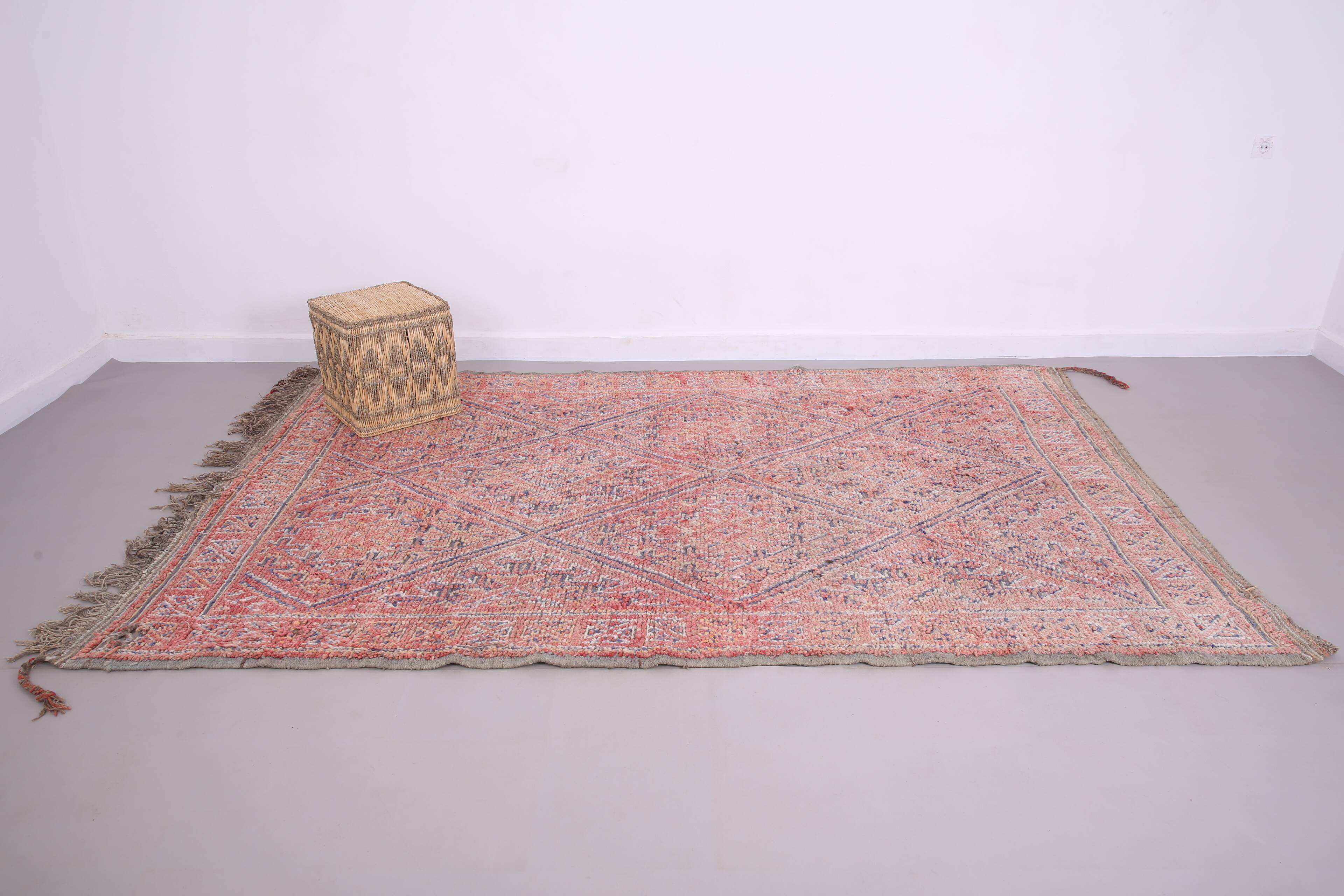 Vintage Handmade Moroccan Rug 188 x 283 cm - Berber rug - Old moroccan rug