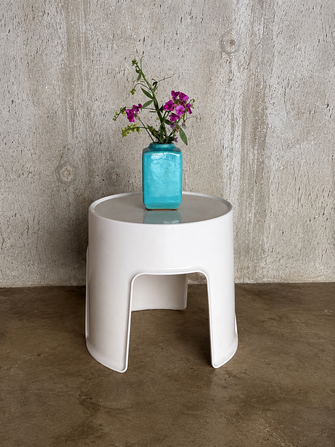 Vintage Gilac white stool / side table – French design year