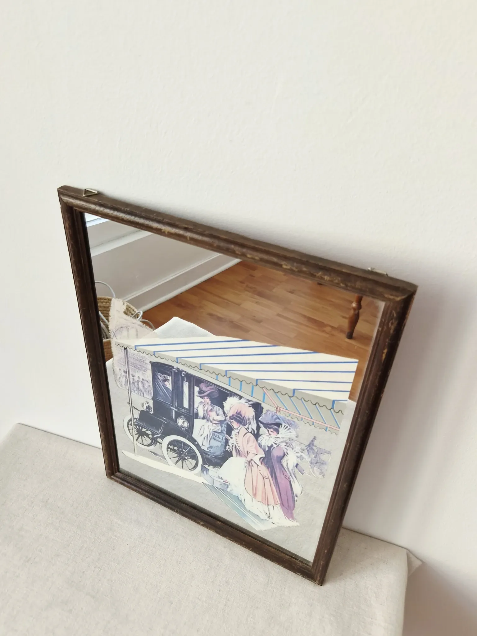 Vintage 1960s mirror - Retro "Belle Époque" scene - Wooden frame