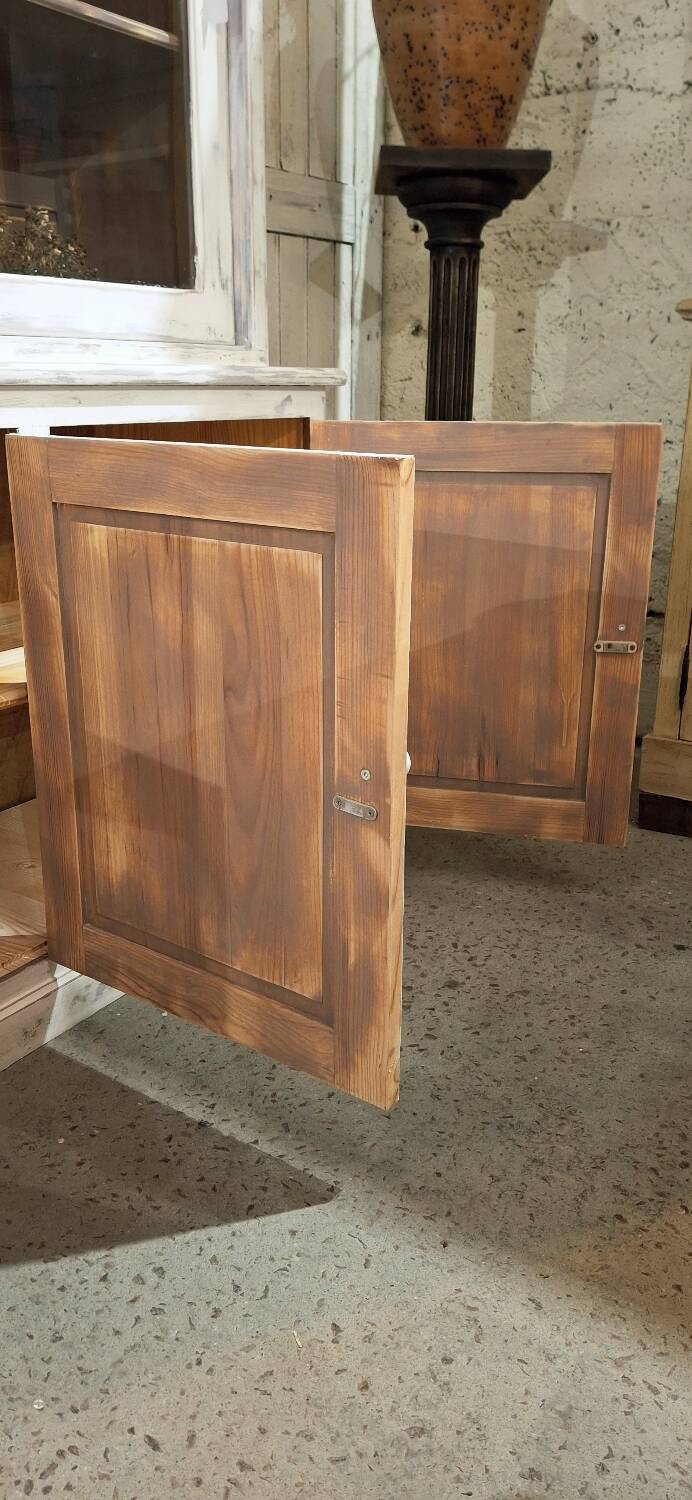 Buffet with 2 glass doors