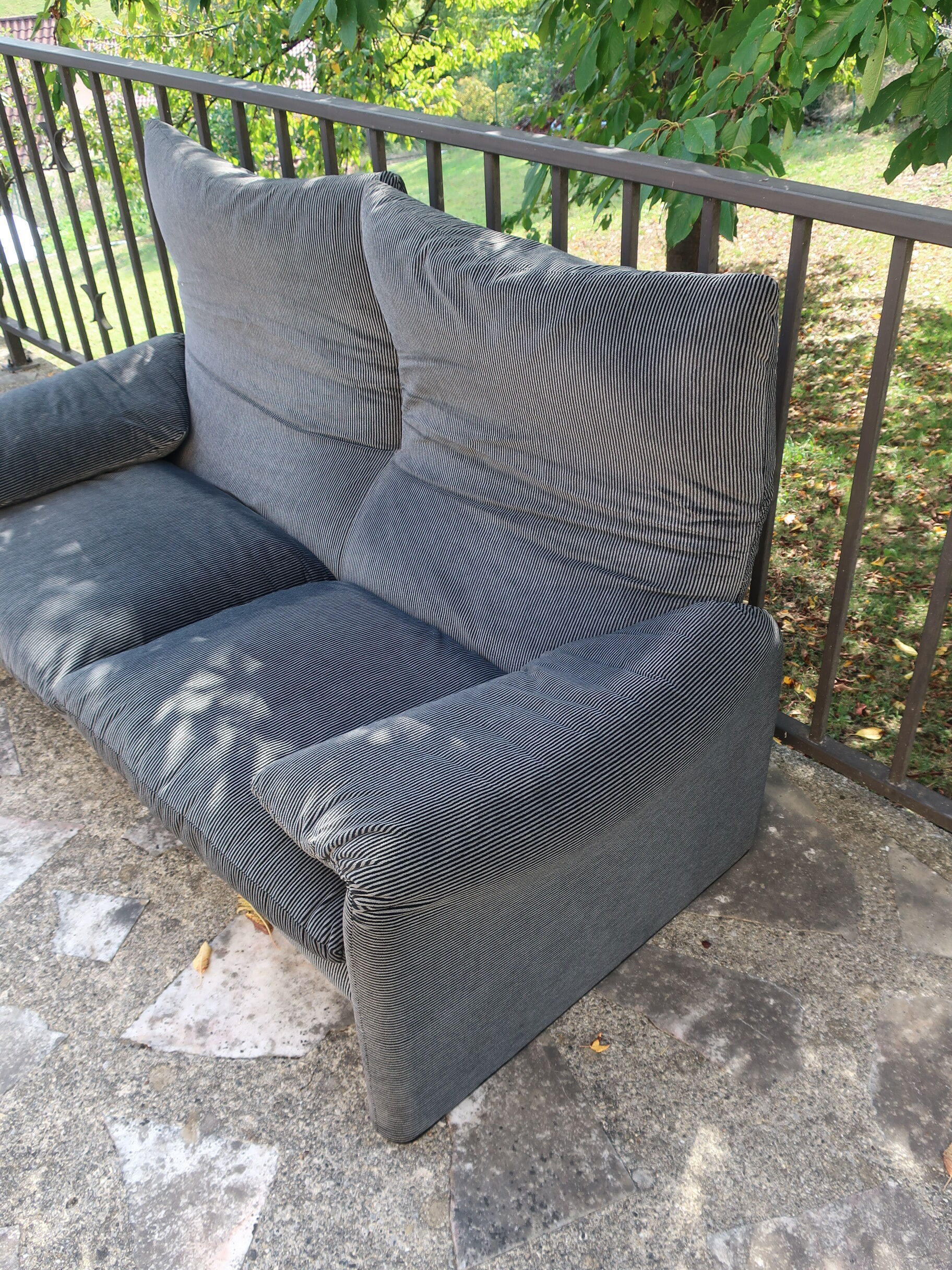 Maralunga Sofa by Vico Magistretti for Cassina