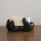 Hand ashtray