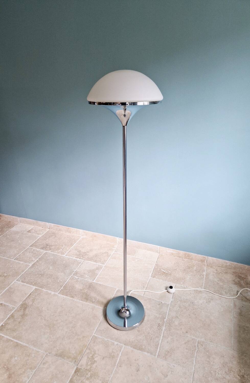 Modernist floor lamp in chromed metal and white satin glass