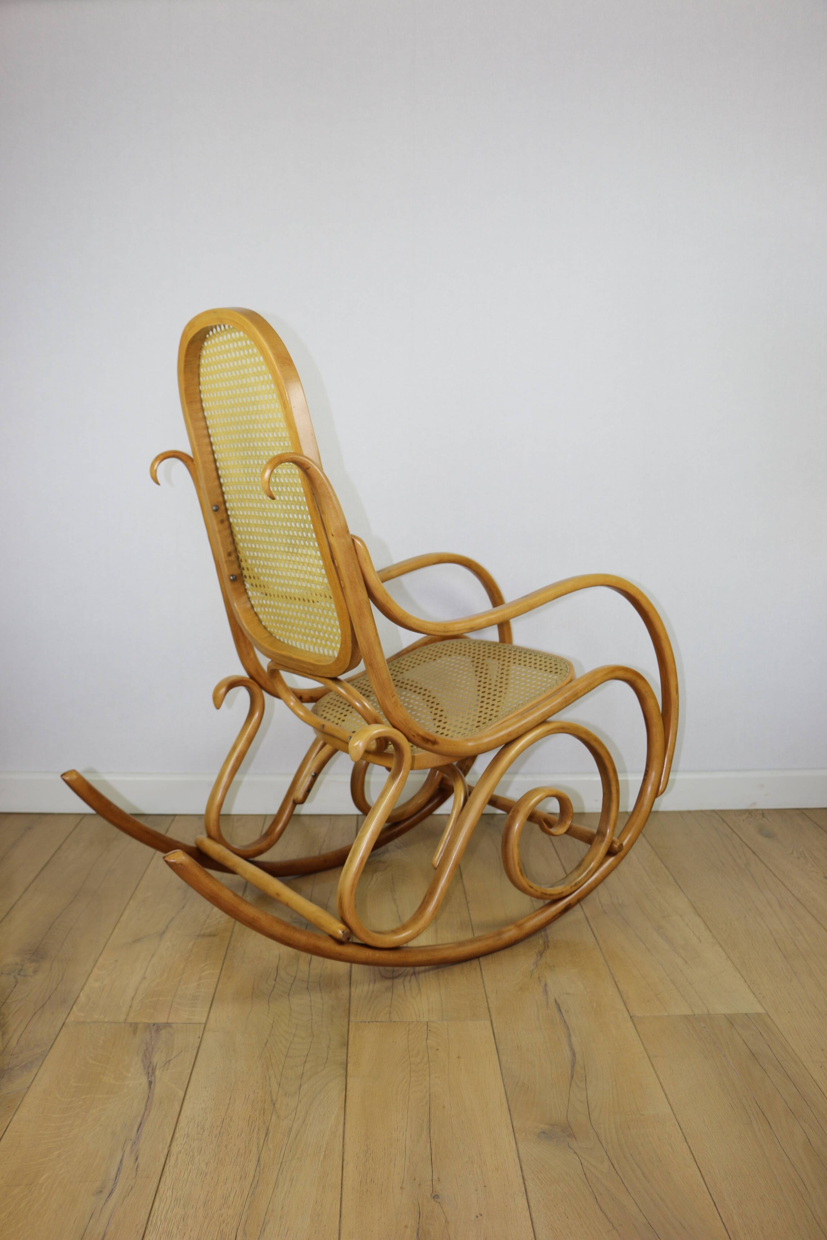Rocking chair on runners, light beech wood, 1970s - very good condition