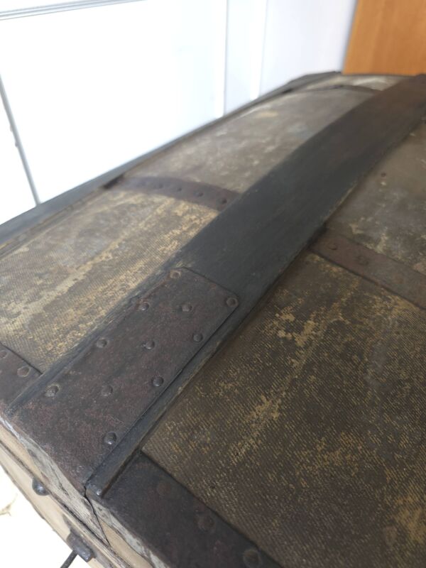 Coffre en bois ancien