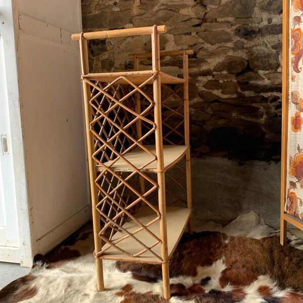 Étagère en rotin