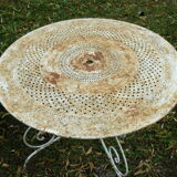 Garden round table in iron