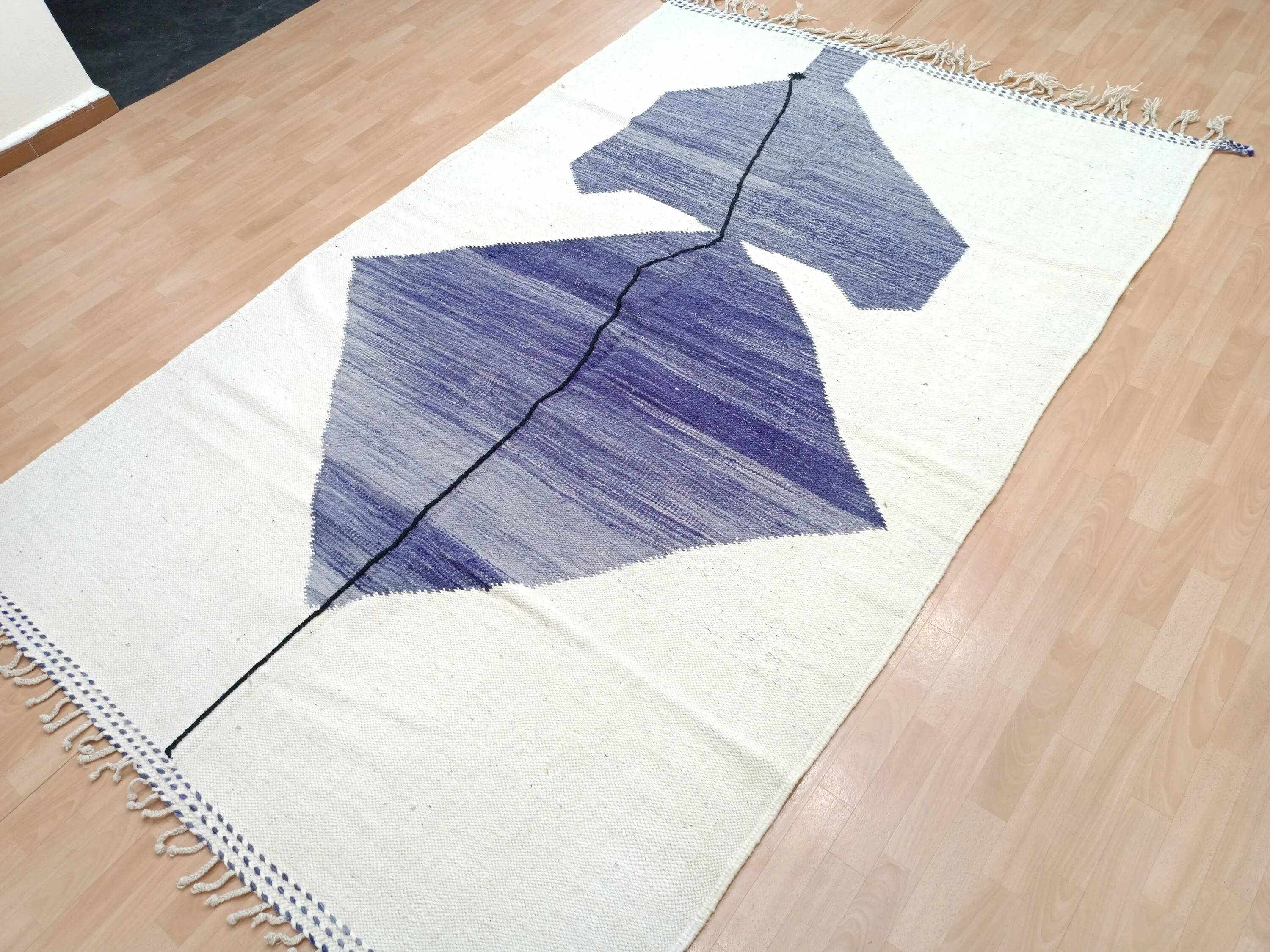 Handmade traditional carpet 250cm x 150cm Moroccan