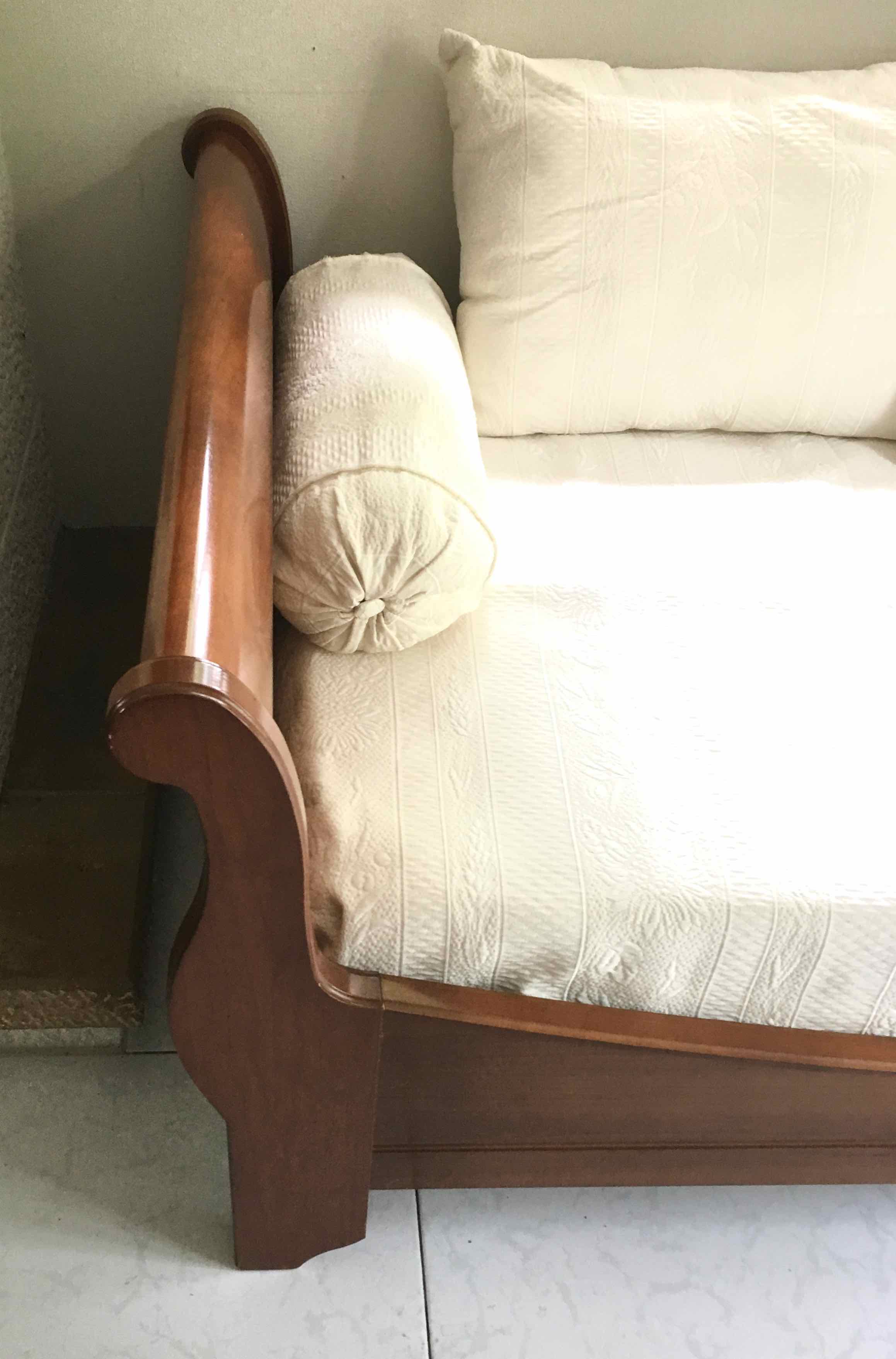 Cherry corner bed bench