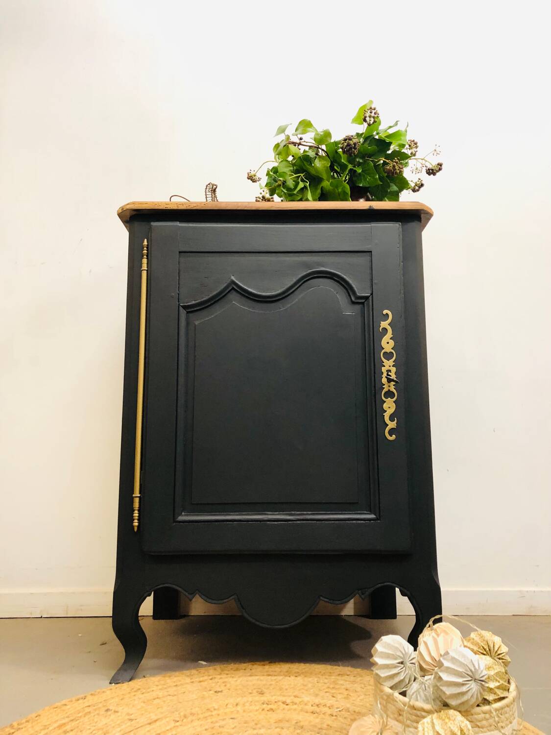 Confiturier en noyer massif