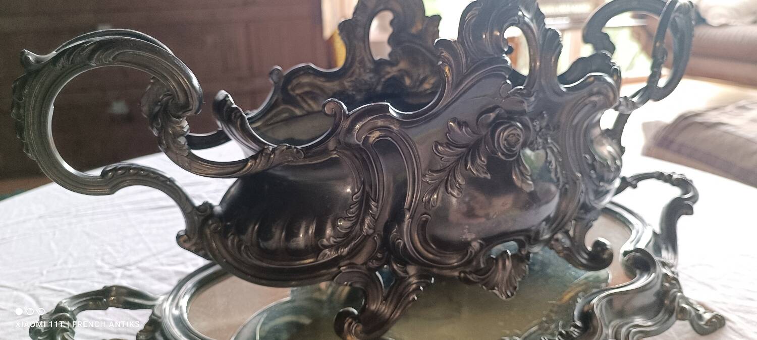 Antique jardinière sur son centre de table ovale, rocailles