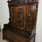 Coffre-banc Renaissance en noyer sculpté – XIXe siècle