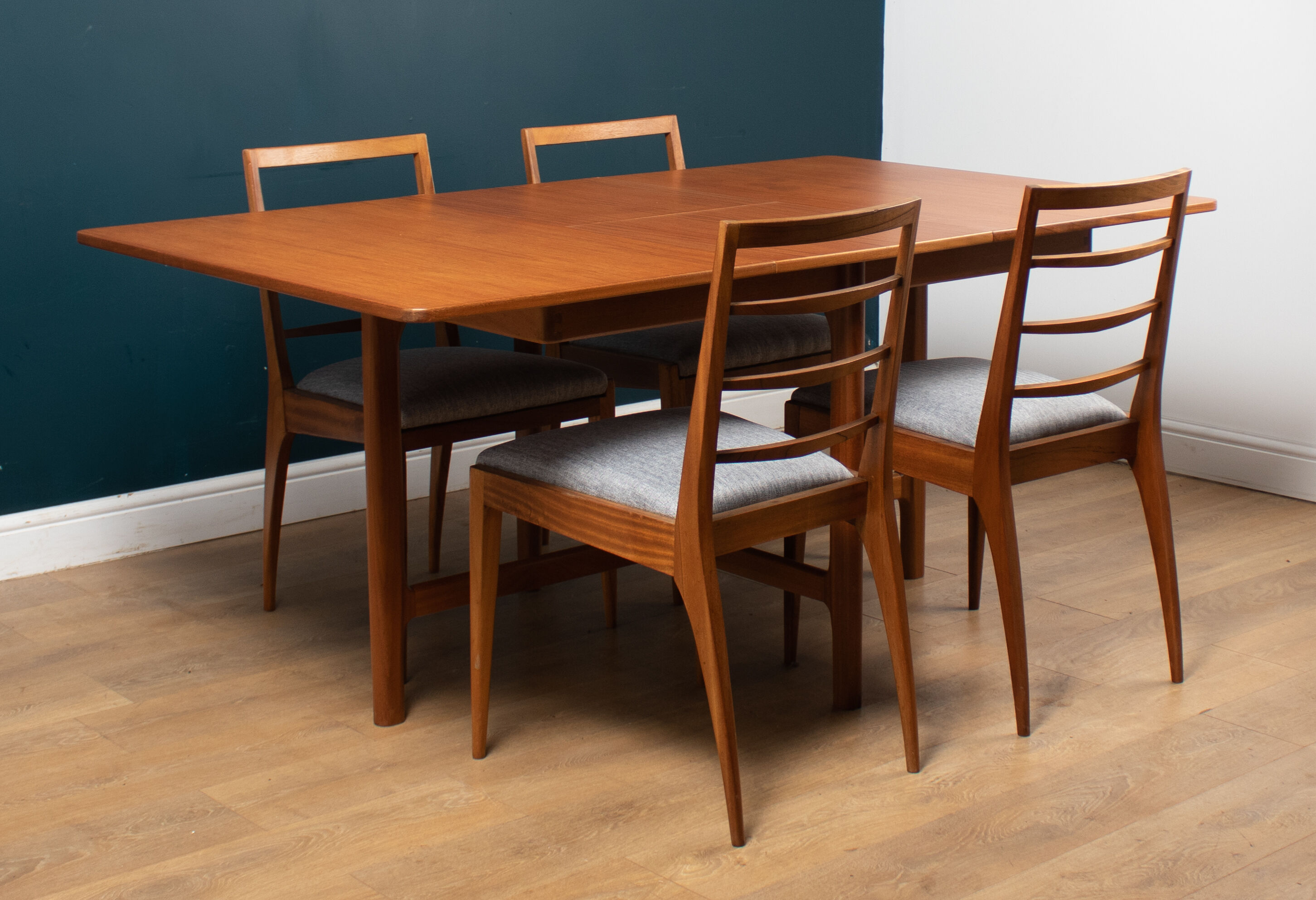 Table et 4 chaises par Tom Robertson pour Mcintosh de Kirkcaldy