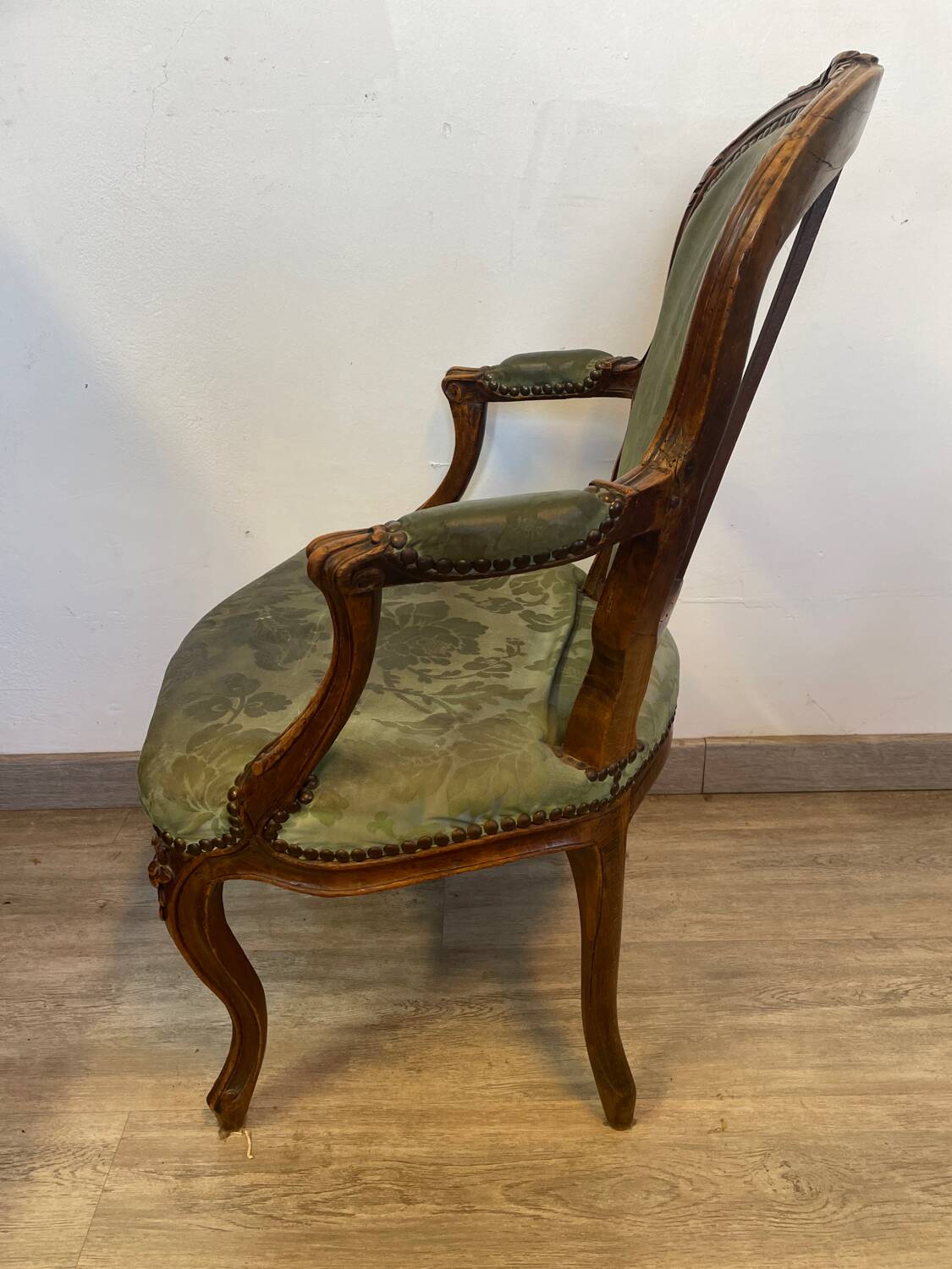 Fauteuils cabriolet Louis XV estampillé F. Raisin