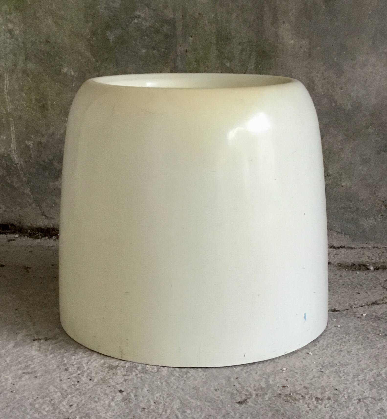 Cattaneo moulded plastic umbrella stand - space age design - Italy