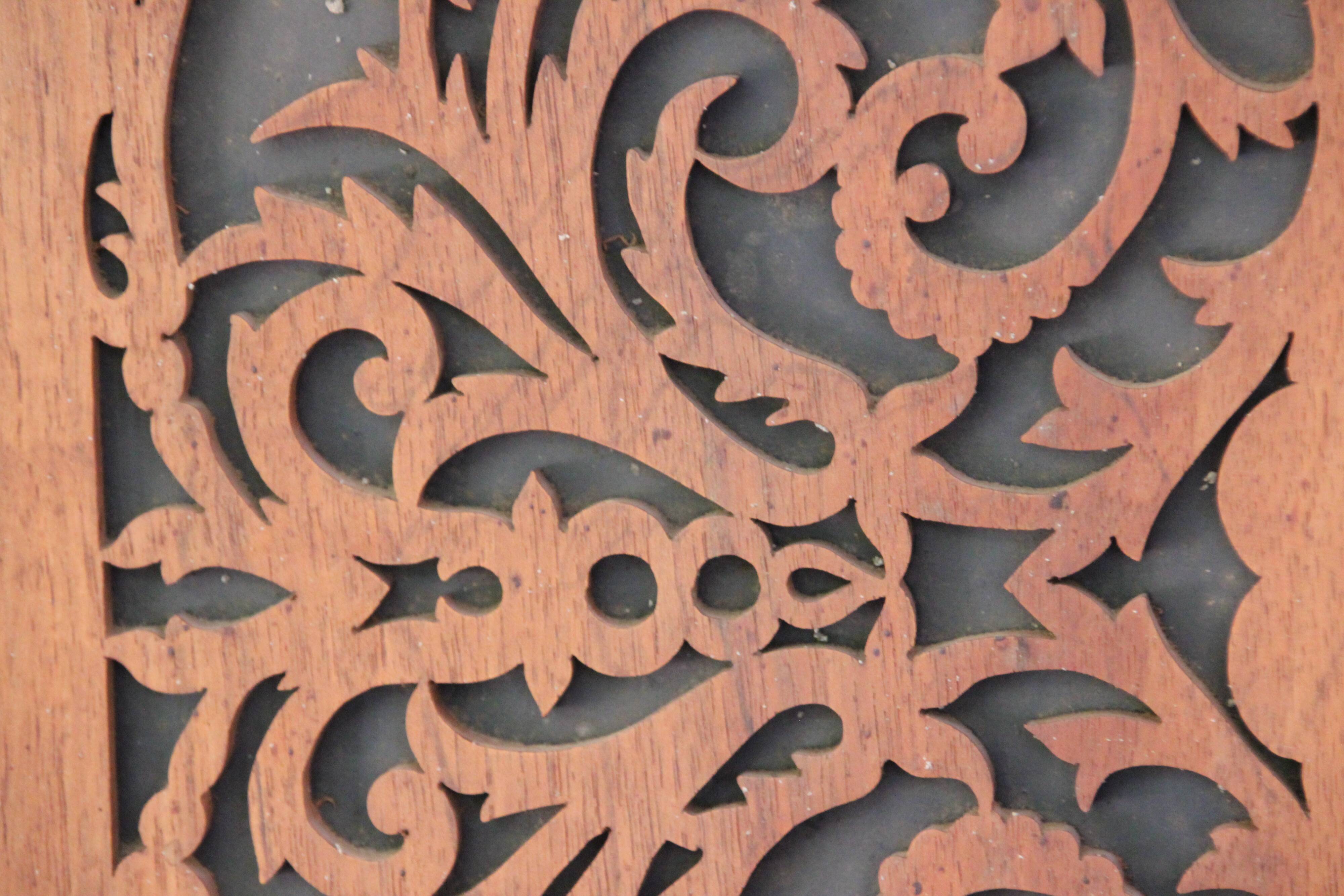 Wall cabinet to hang