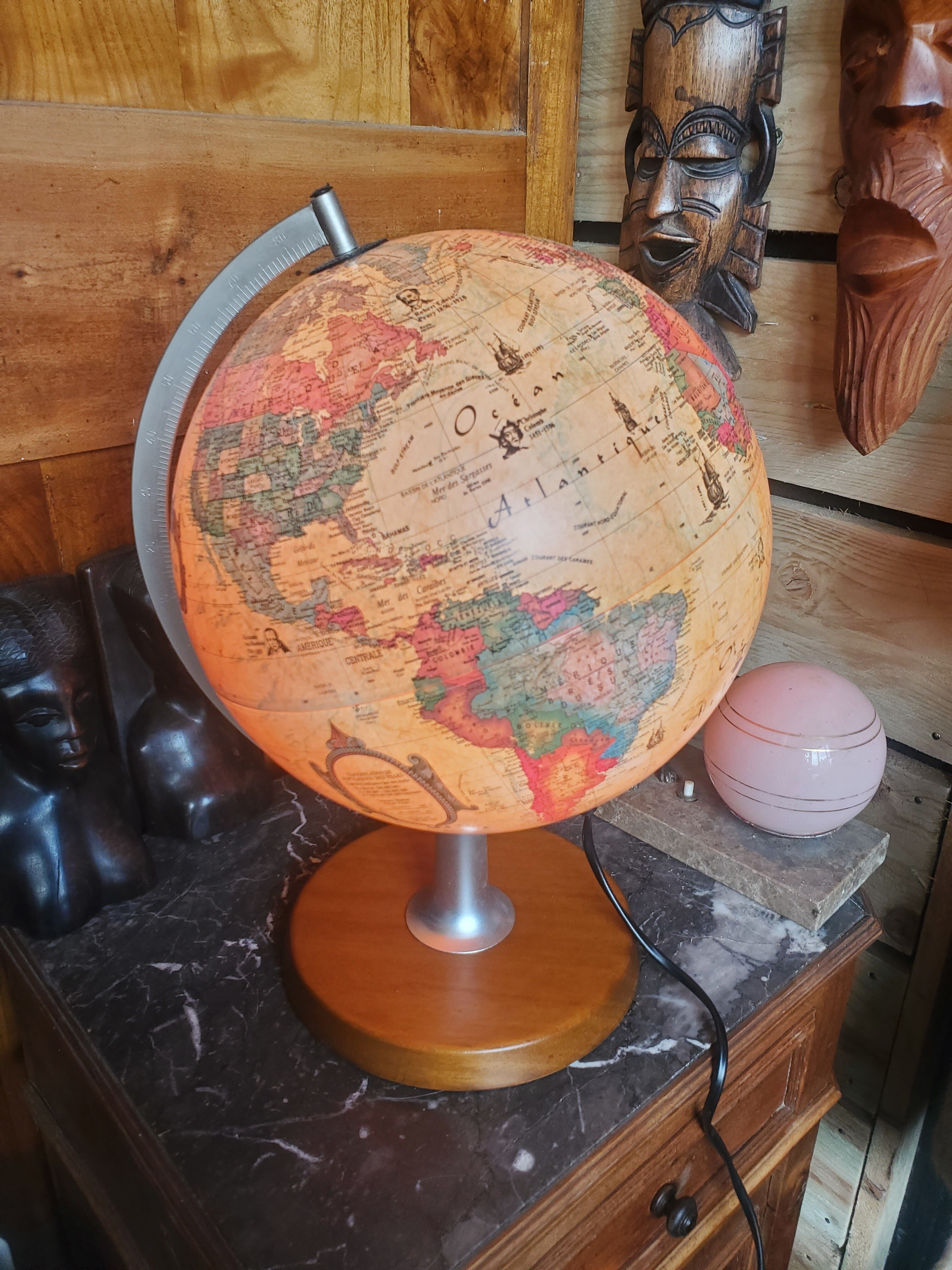 Scandinavian light globe