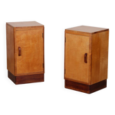 Pair of bedside tables in maple and walnut, English work, 1930.