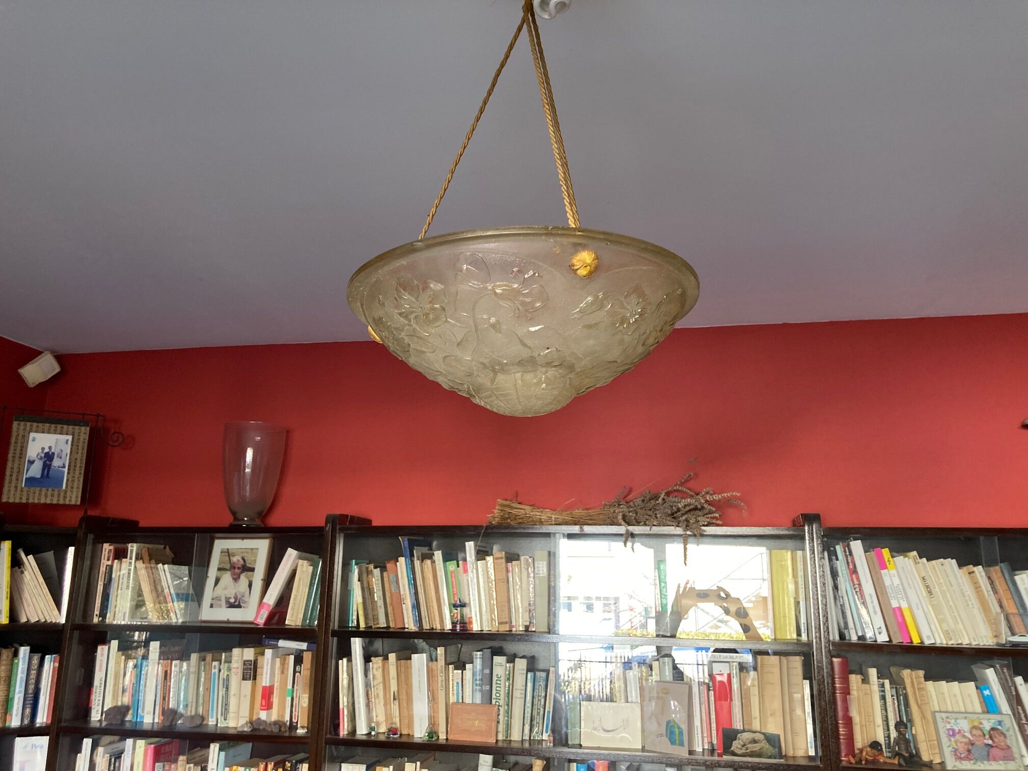 Ceiling suspension glass paste