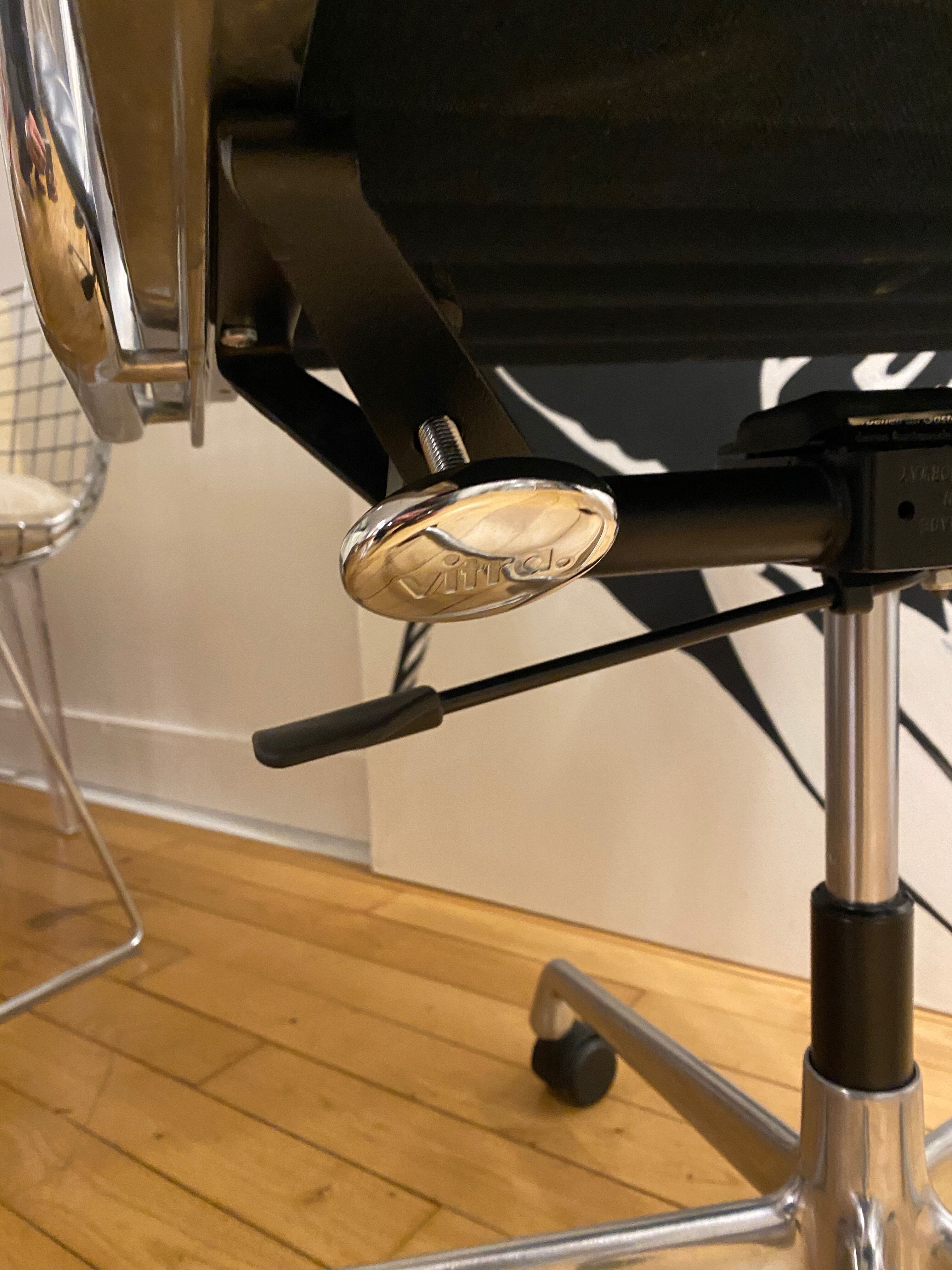 Chair Eames EA 119 Vitra edition