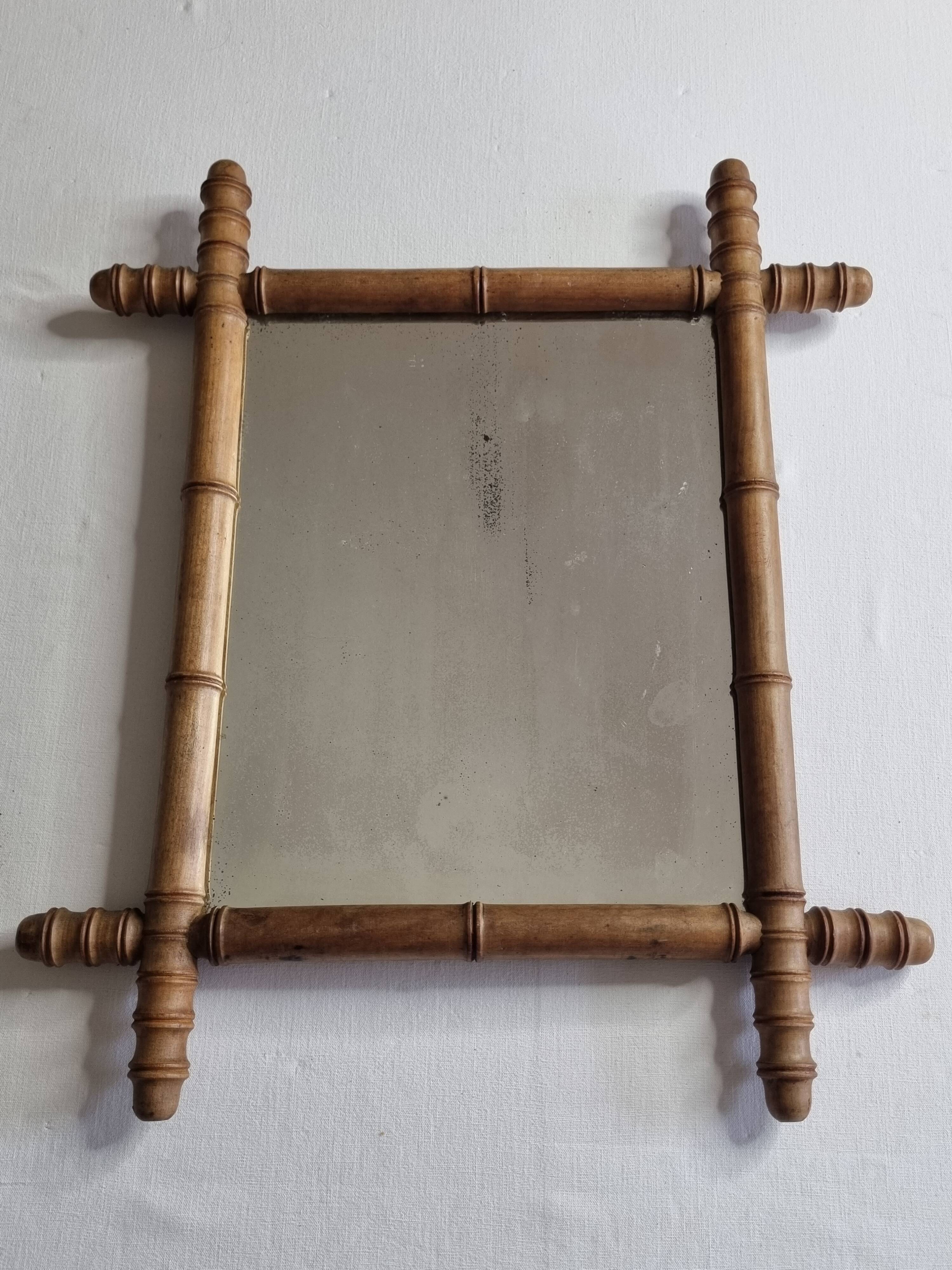 Miroir en bois tourné à l'imitation du bambou, des années 20-30, 42 x 49 cm