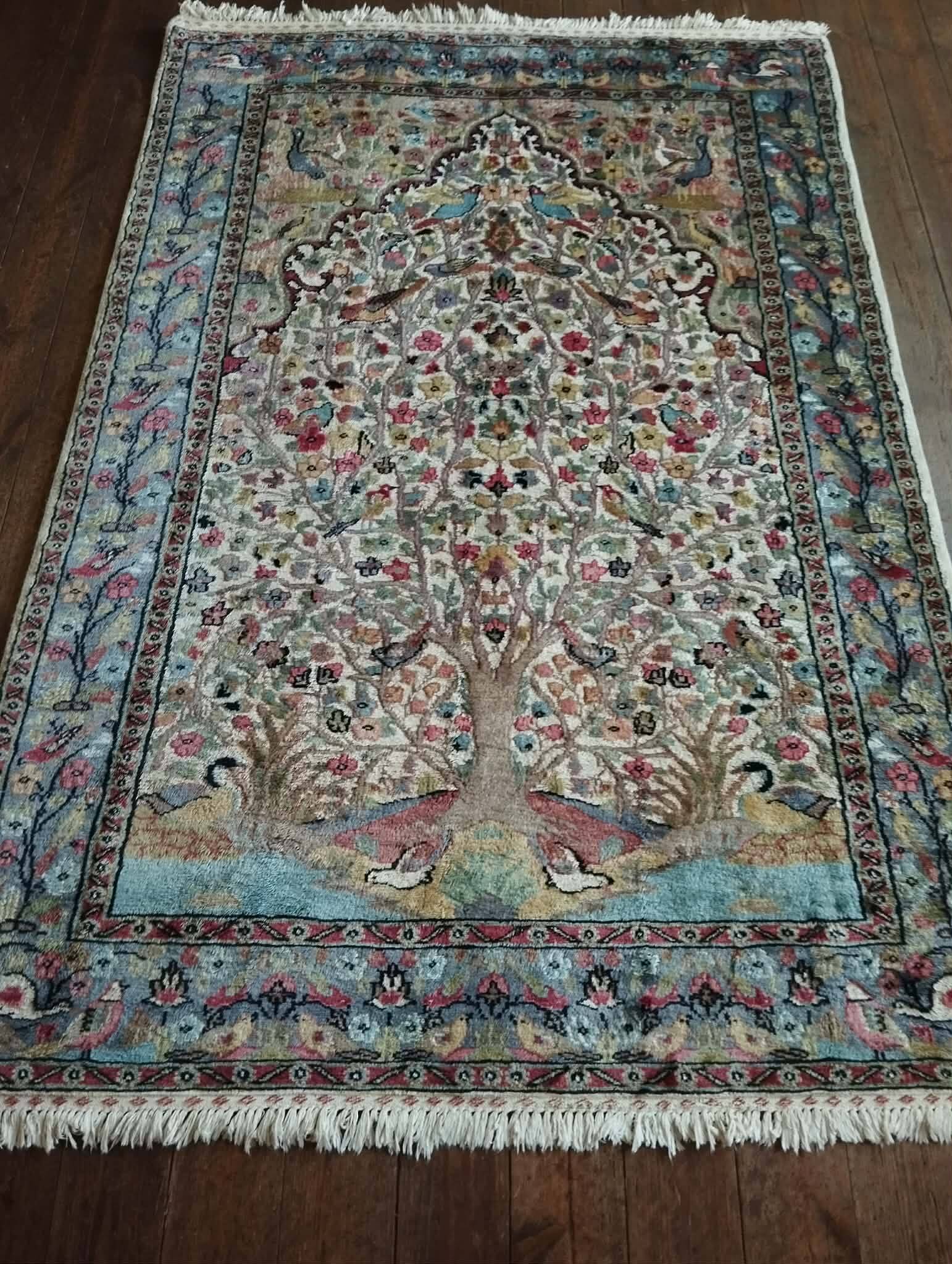 Handmade Pakistani wool and silk rug 183x124cm