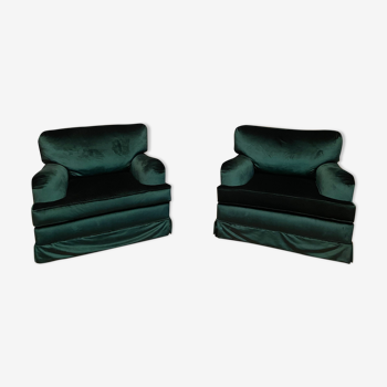 Paire de fauteuils en velours vert avec accoudoirs