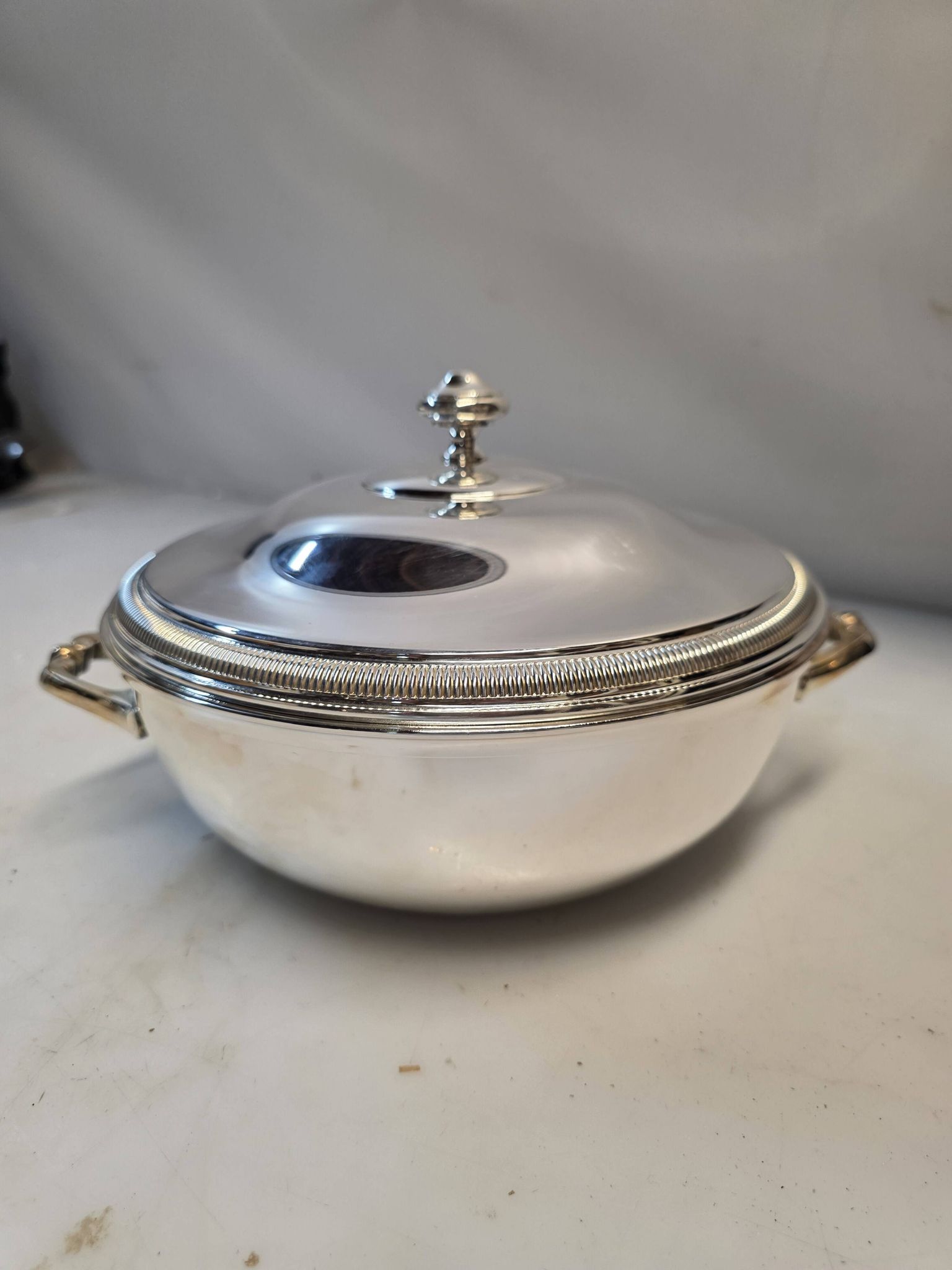 Soup tureen or vegetable dish in silver-plated metal – French silversmithing