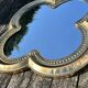 Miroir trèfle en métal doré patiné Diam 66 cm