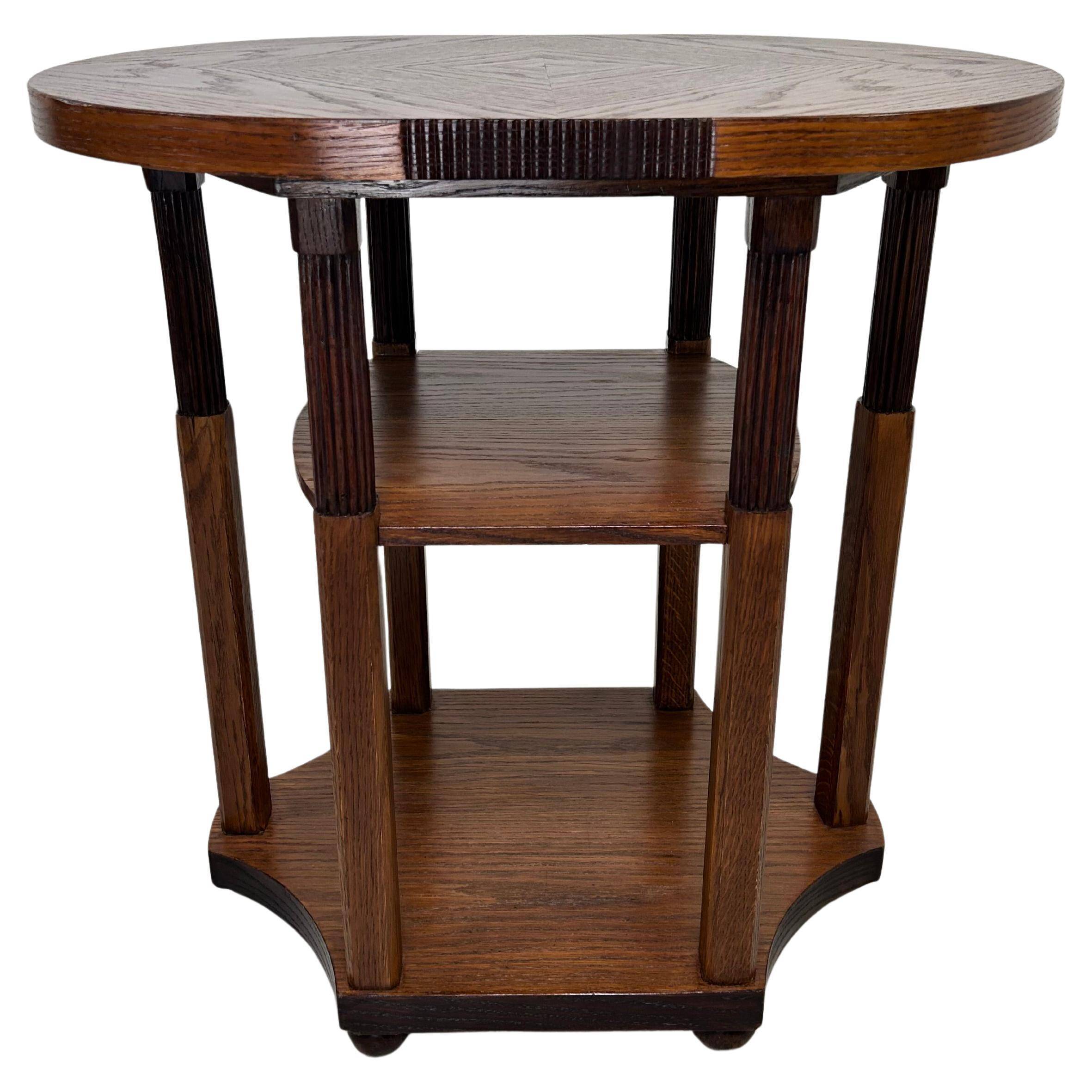 Table d'appoint ovale à six pieds dans le style de la sécession viennoise