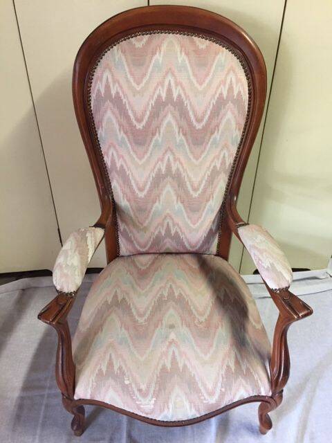 Large fauteuil voltaire "en violon" louis-philippe en noyer
