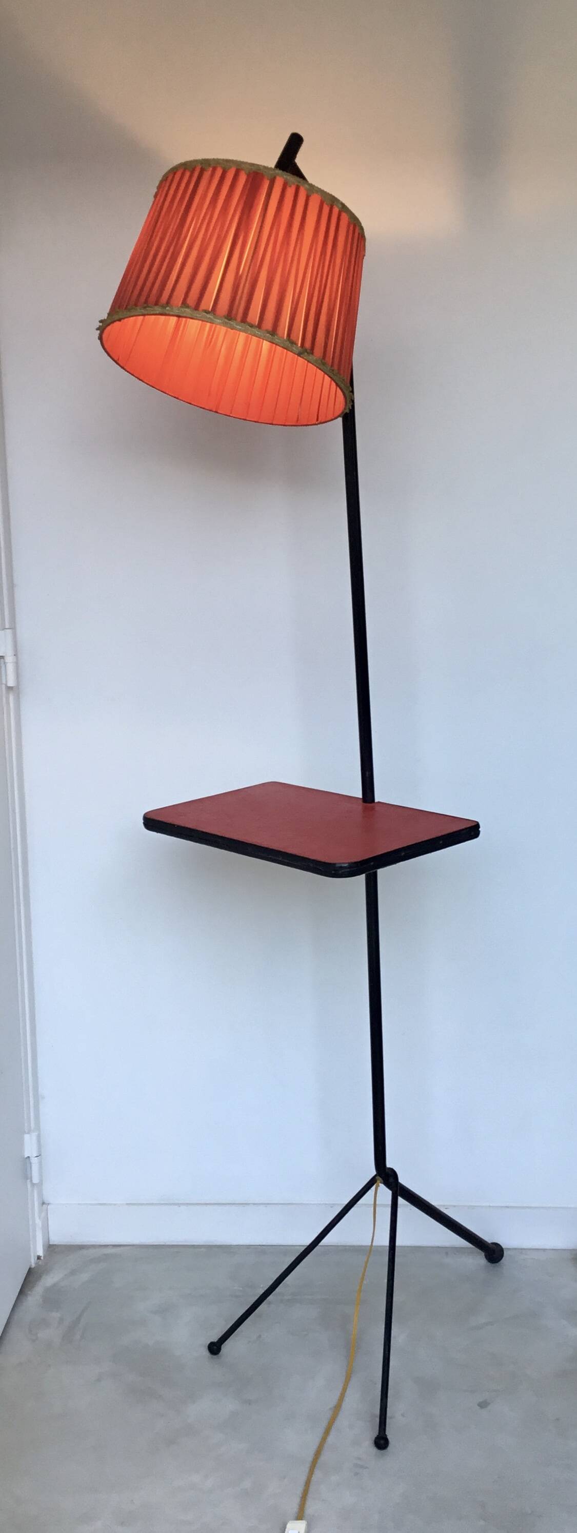 Tripod floor lamp with a ball joint and shelf - vintage 1950s